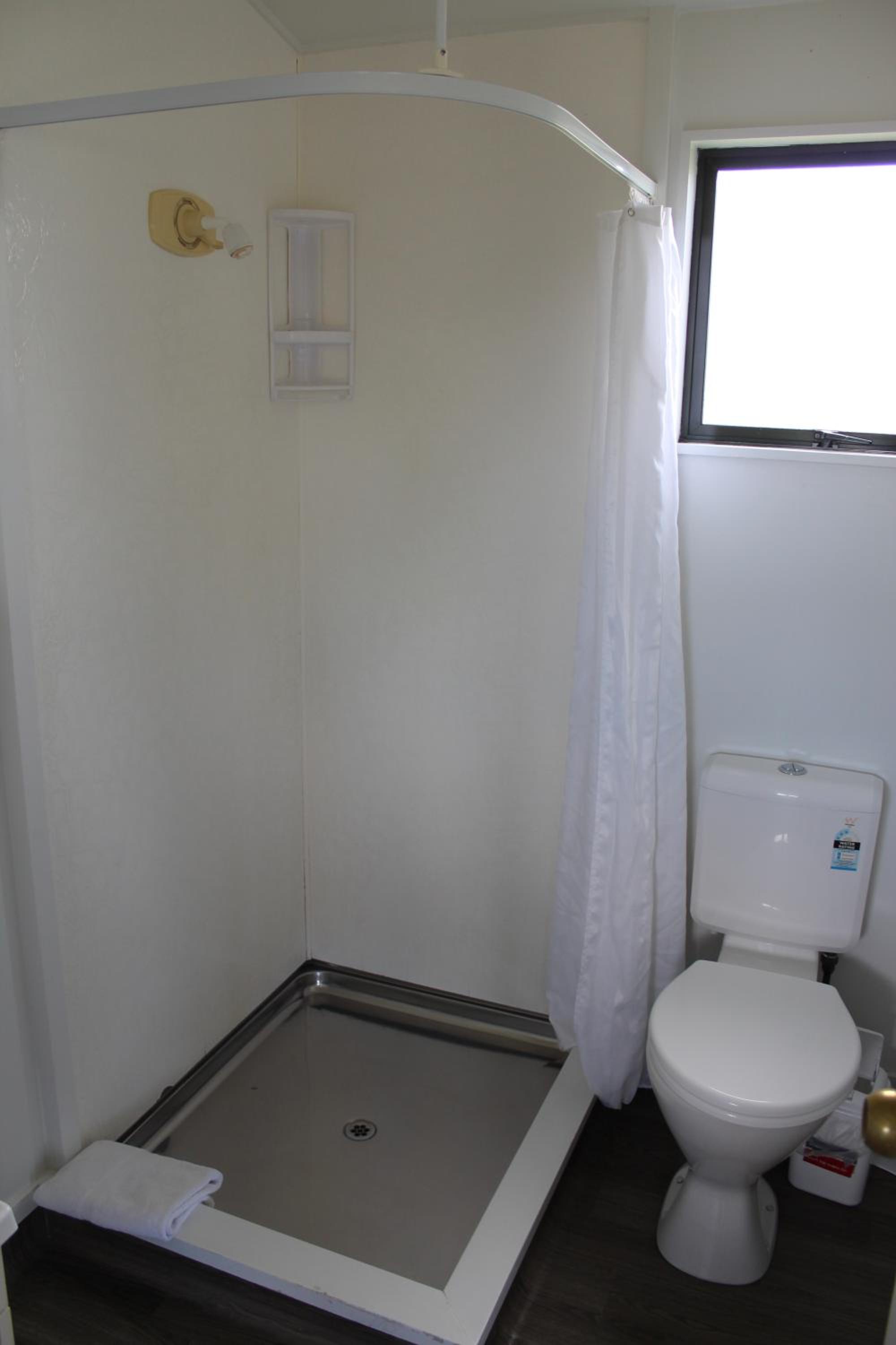 1 Bedroom Ensuite Cabin photo 3