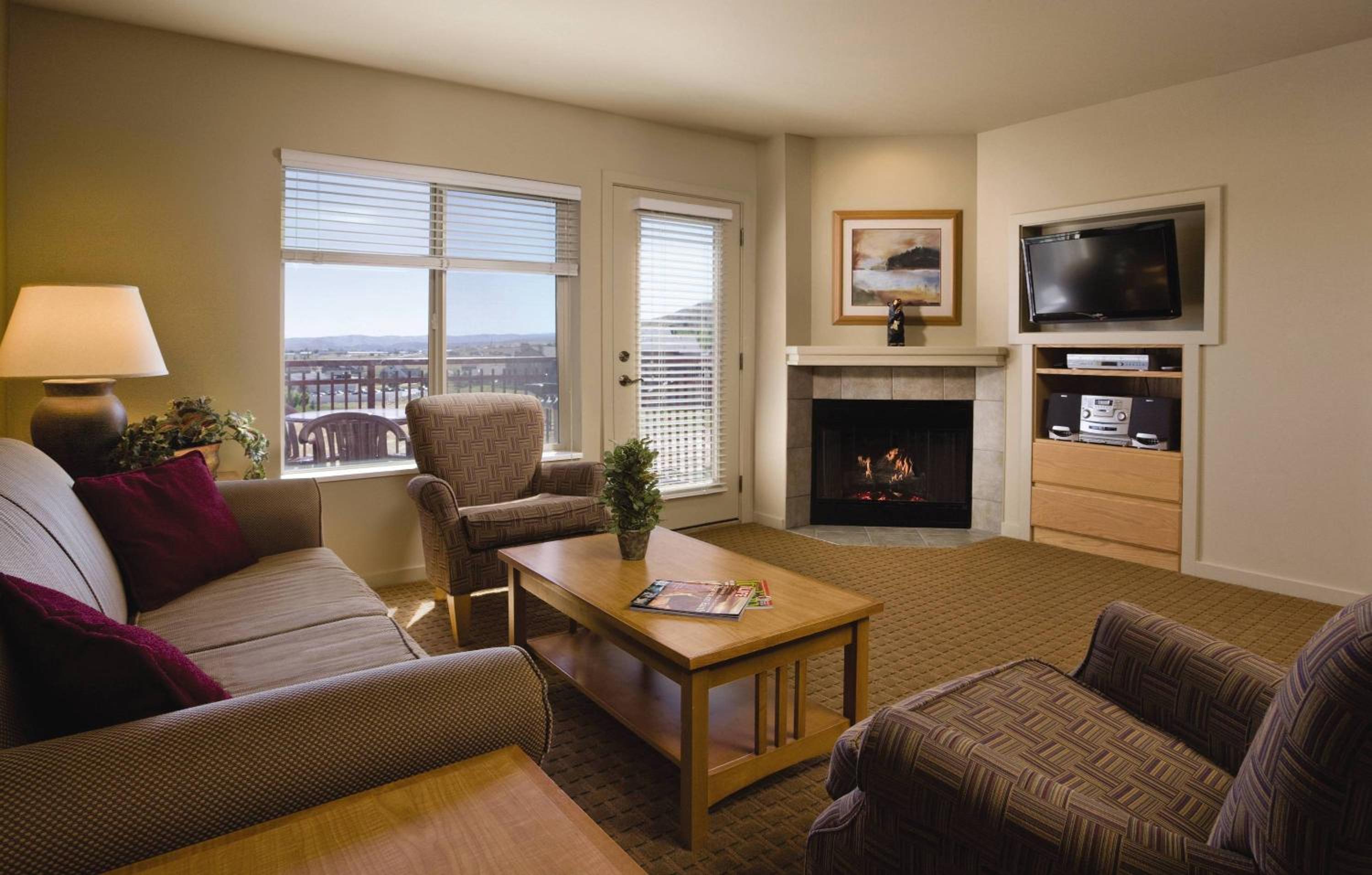 Three-Bedroom Apartment photo 3