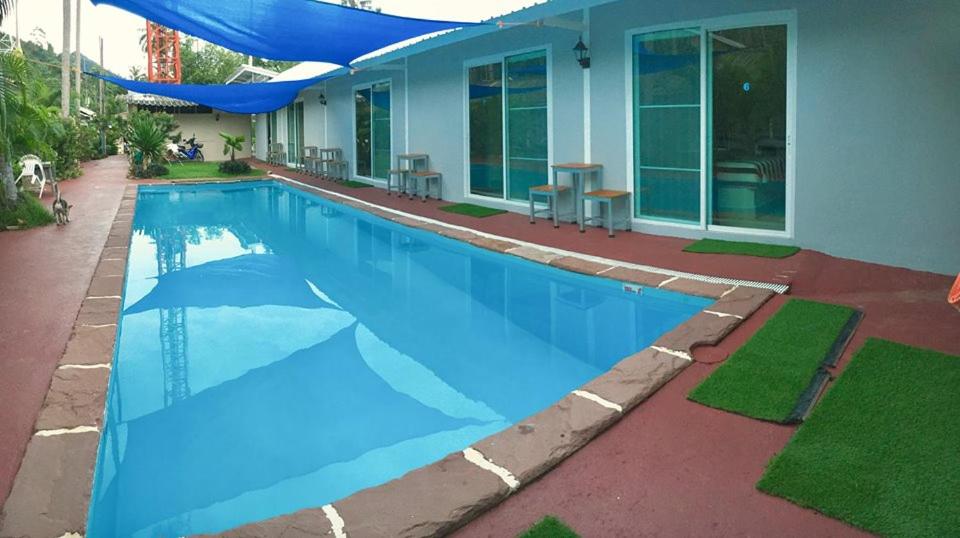 Poolview Room with Air-Conditioning  photo 2