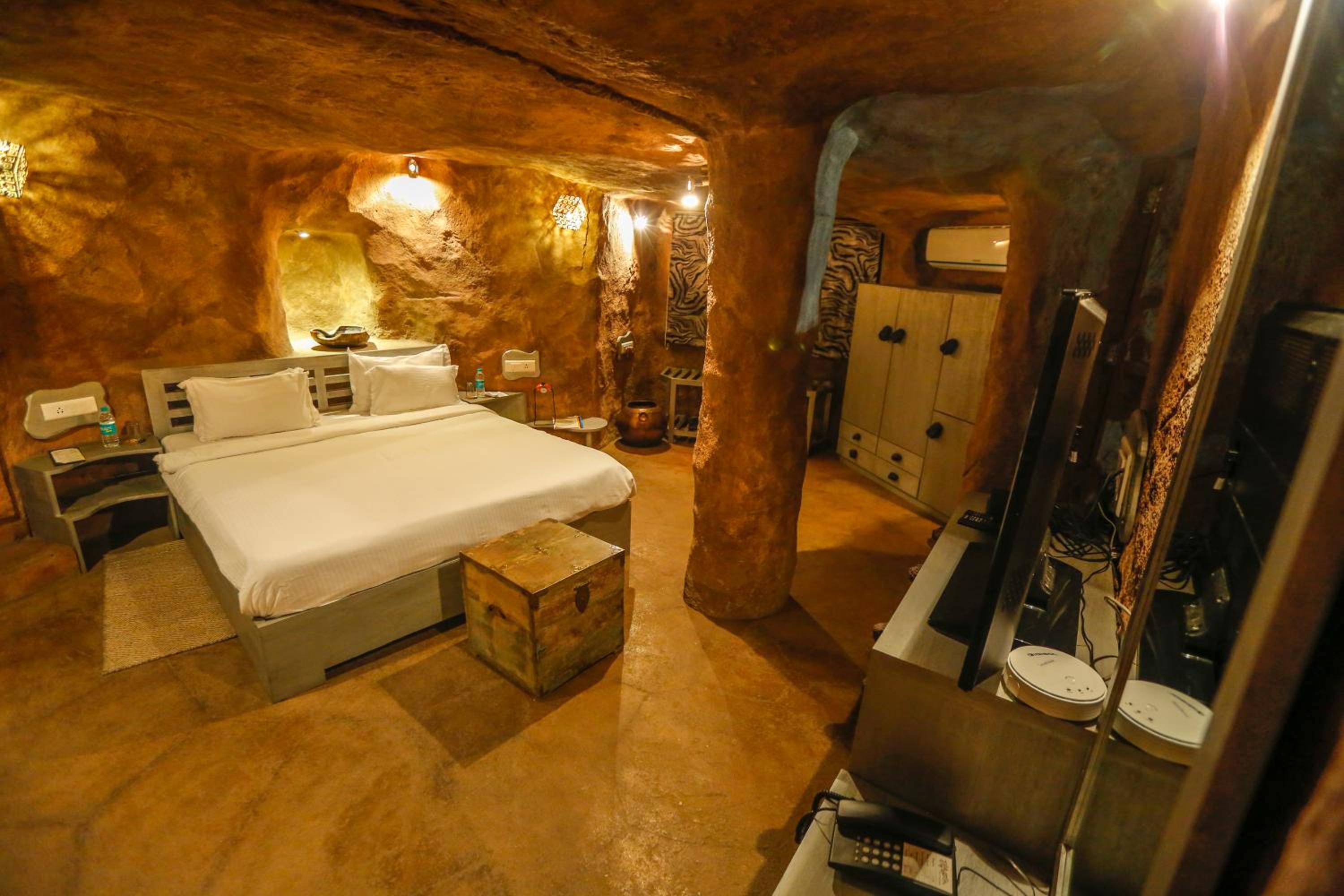 Cave Room - Photo 6