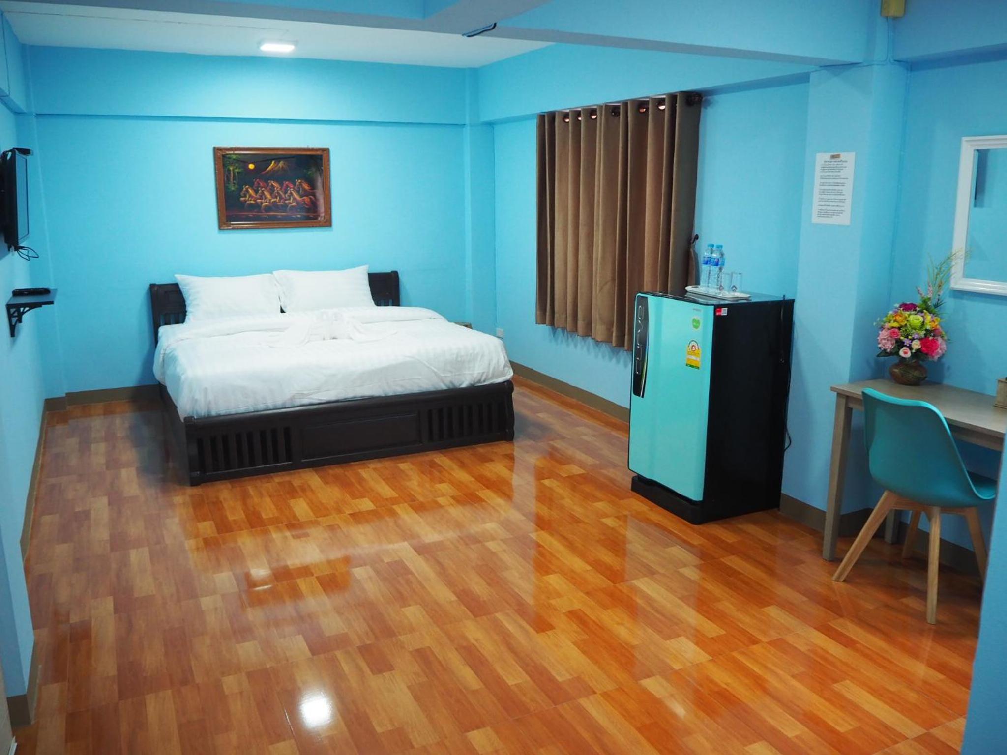 Double Room with Private Bathroom - Photo 8