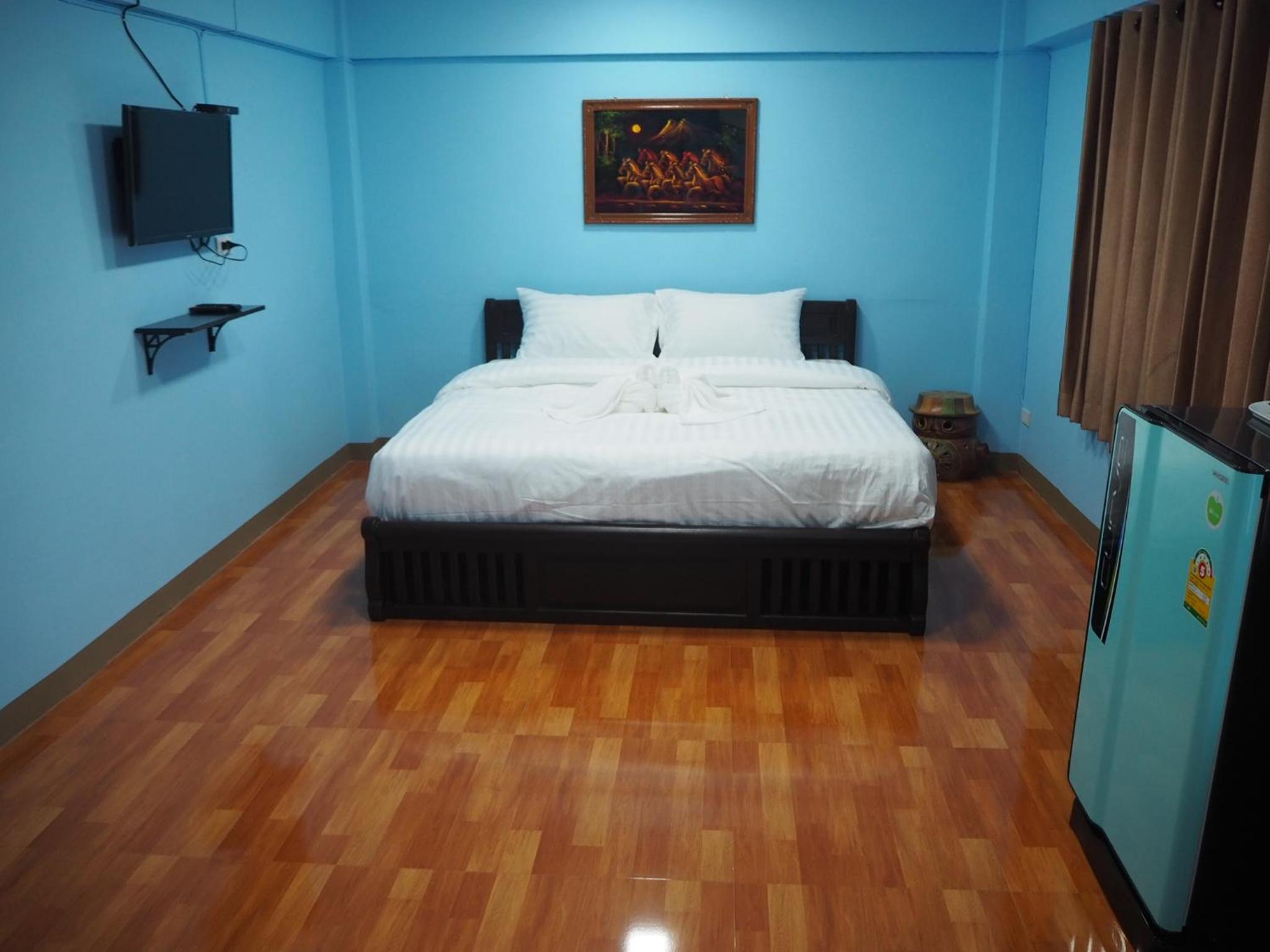 Double Room with Private Bathroom - Photo 9