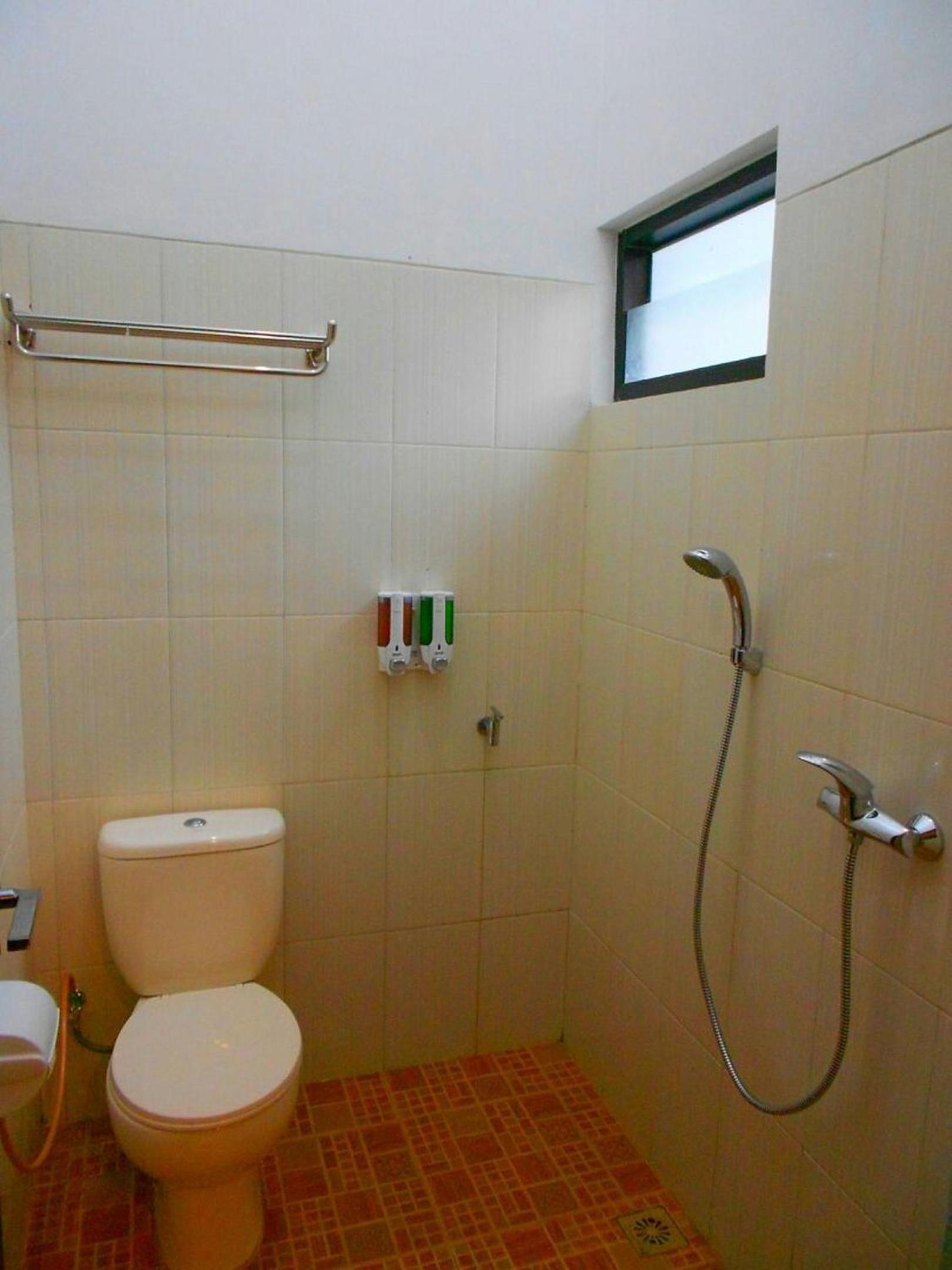 Two-Bedroom House - Photo 4