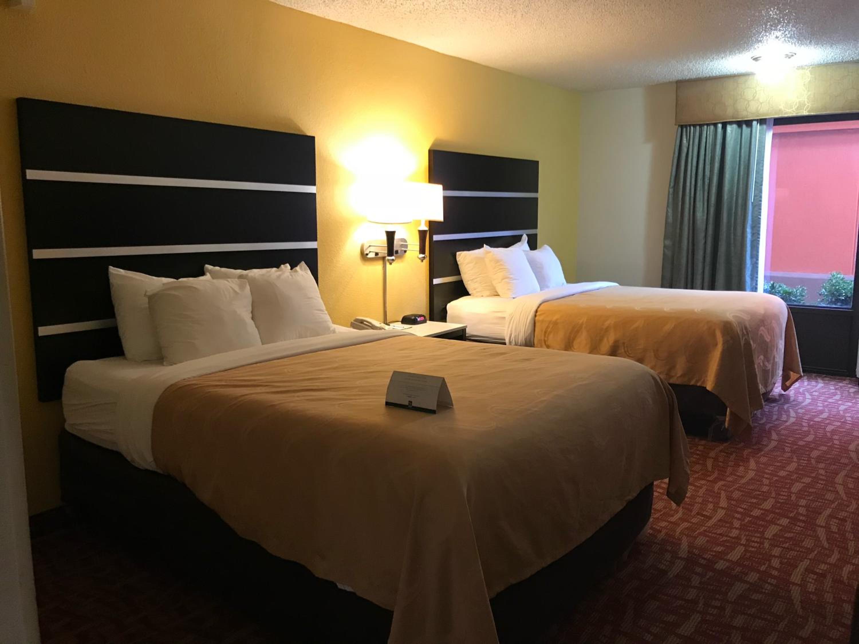 Queen Room with Two Queen Beds - Non-Smoking - Photo 7