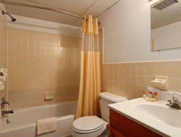 Double Room with Two Double Beds - Non-Smoking - Photo 2