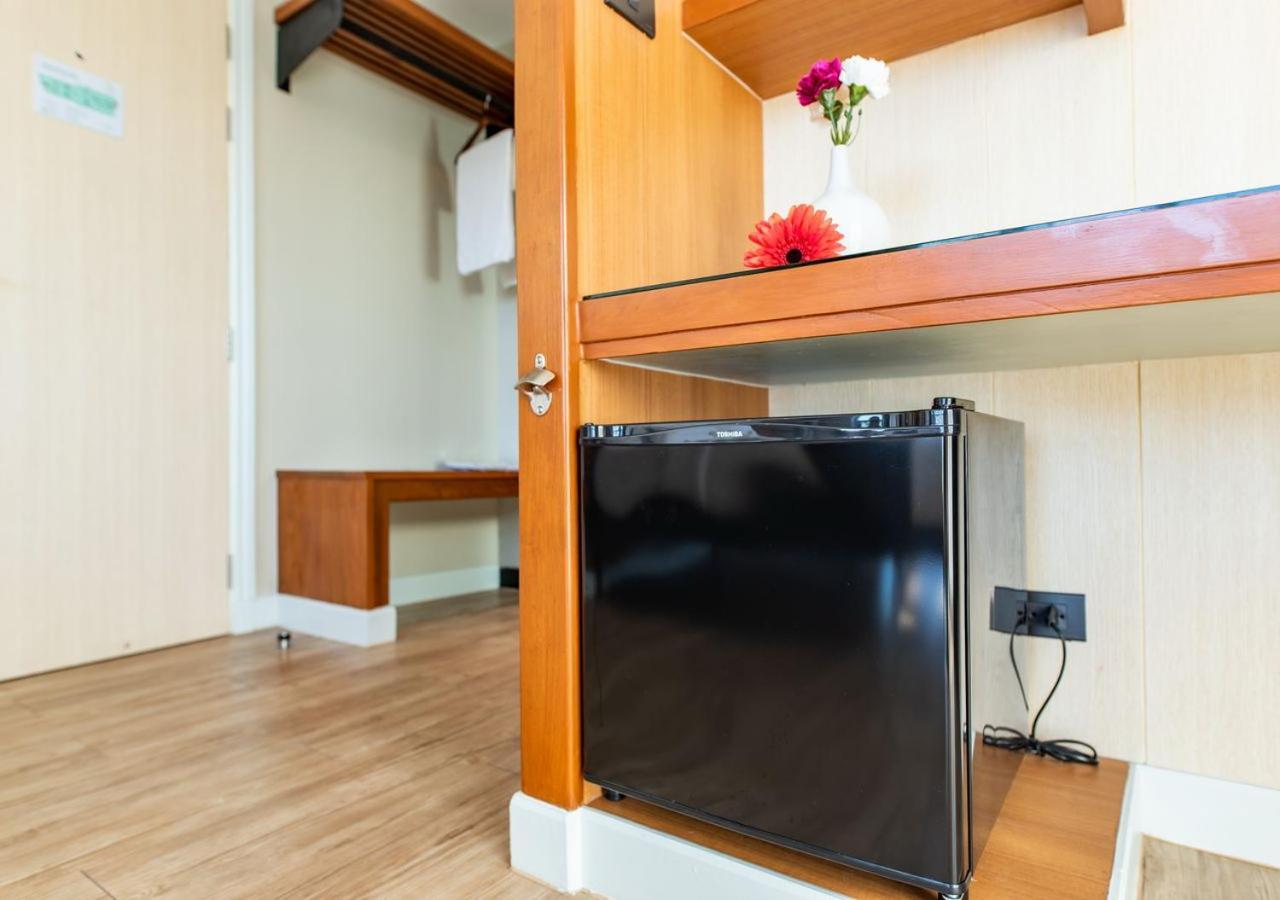 Deluxe King Suite photo 2