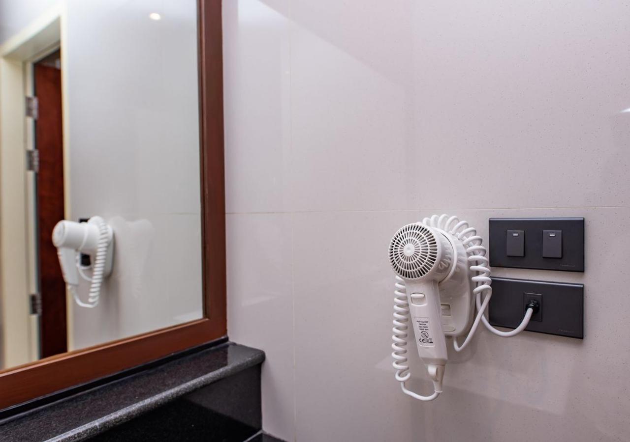 Deluxe King Suite photo 3