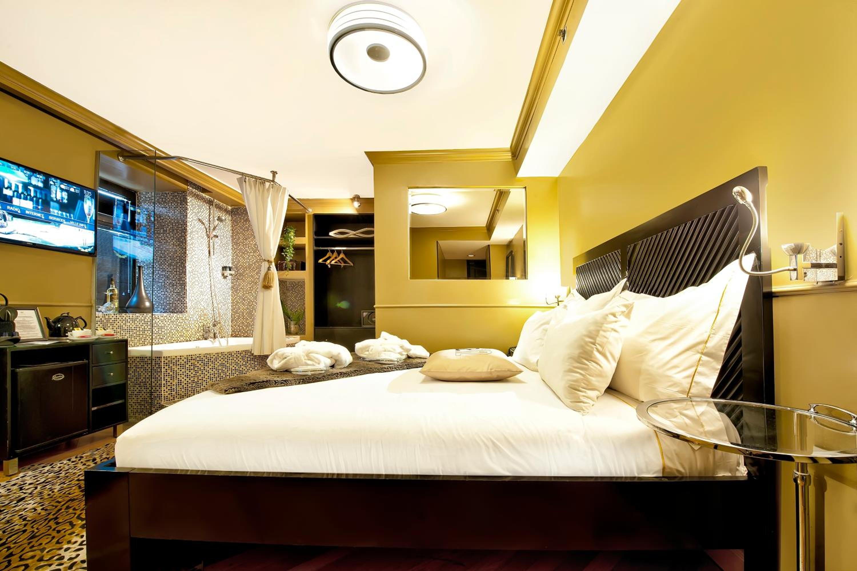 Luxury Room with Spa Bath photo 1