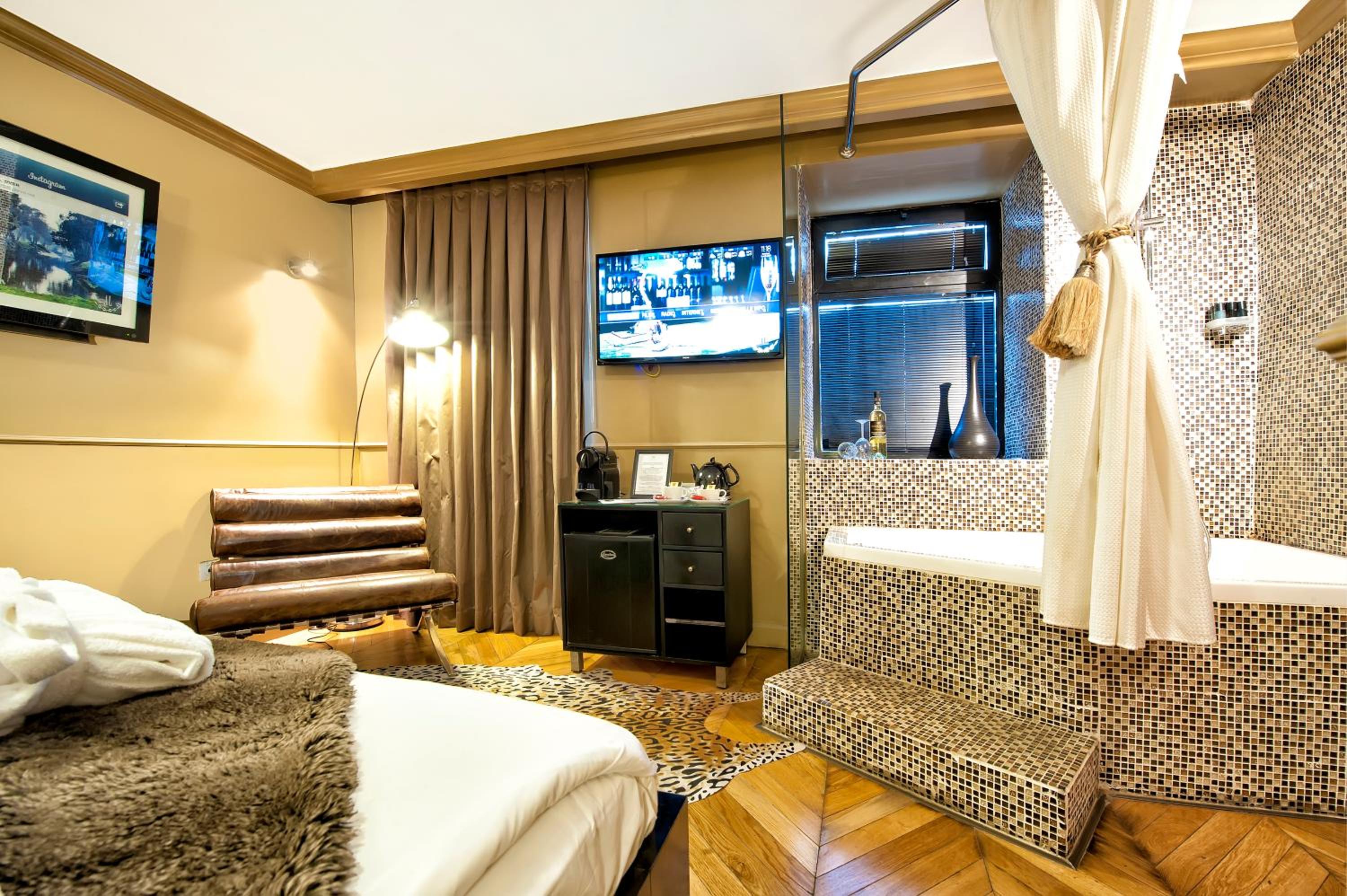 Luxury Room with Spa Bath photo 3
