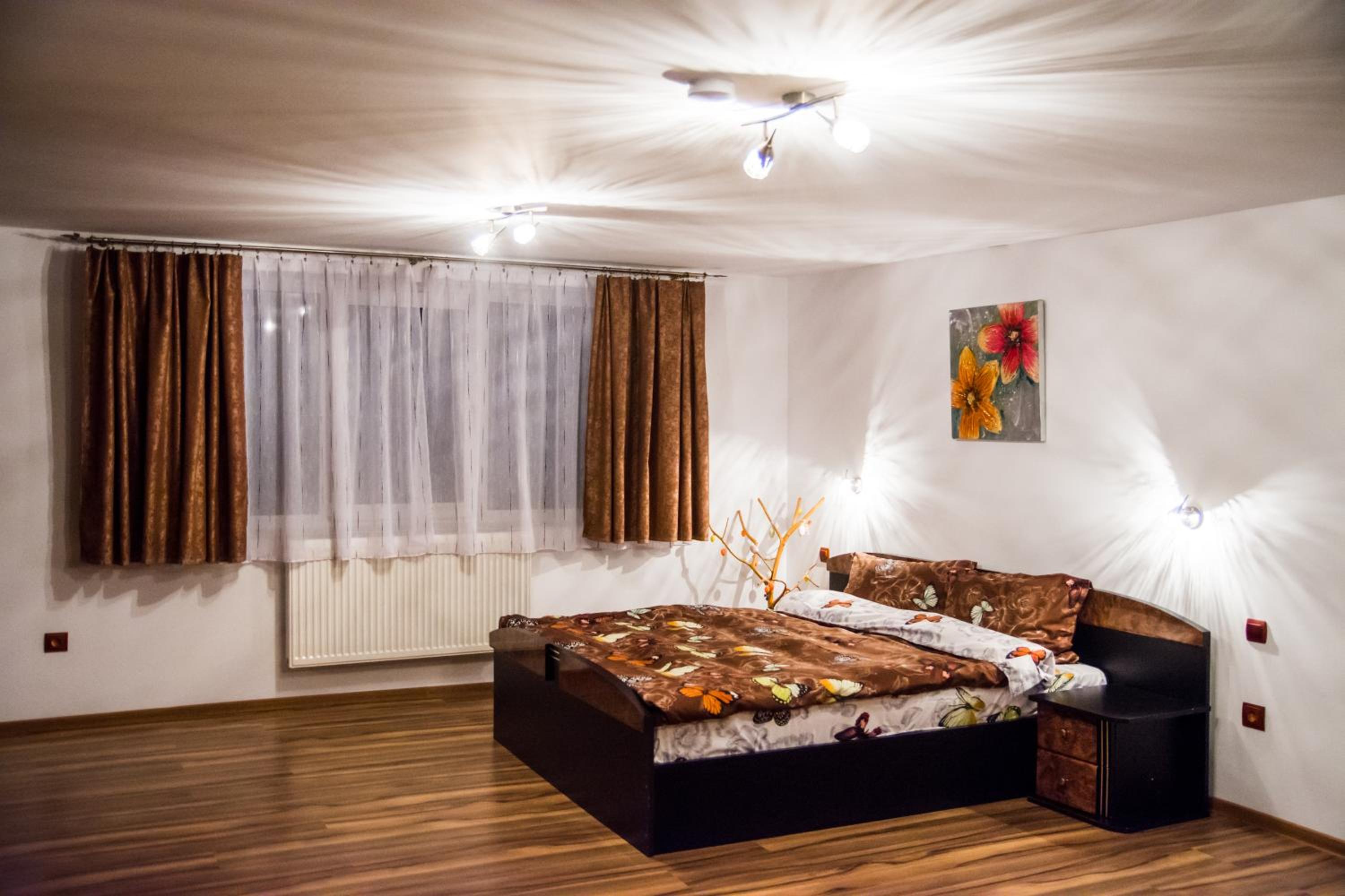 Deluxe Family Room - Photo 1