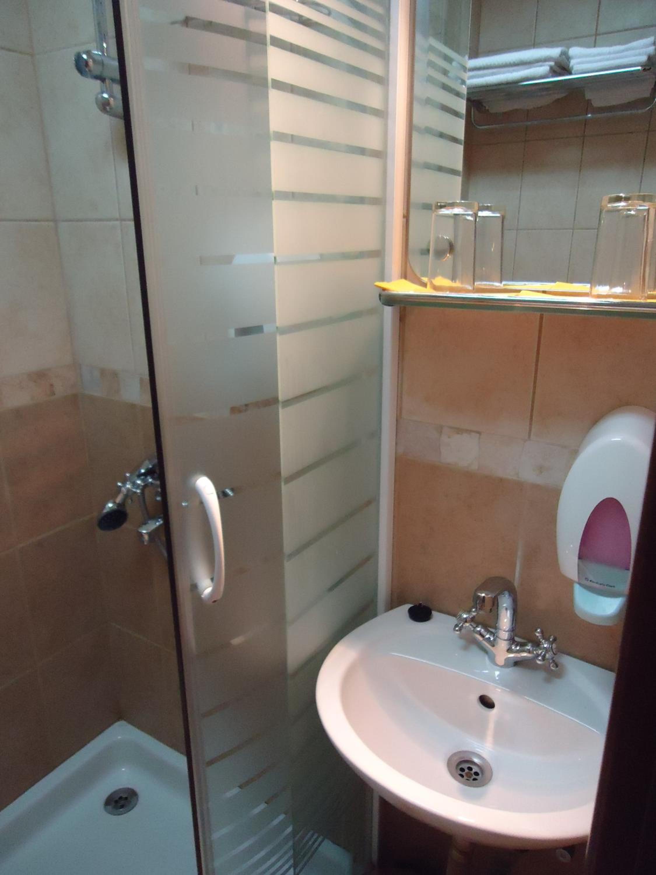 Standard Triple Room - Photo 2