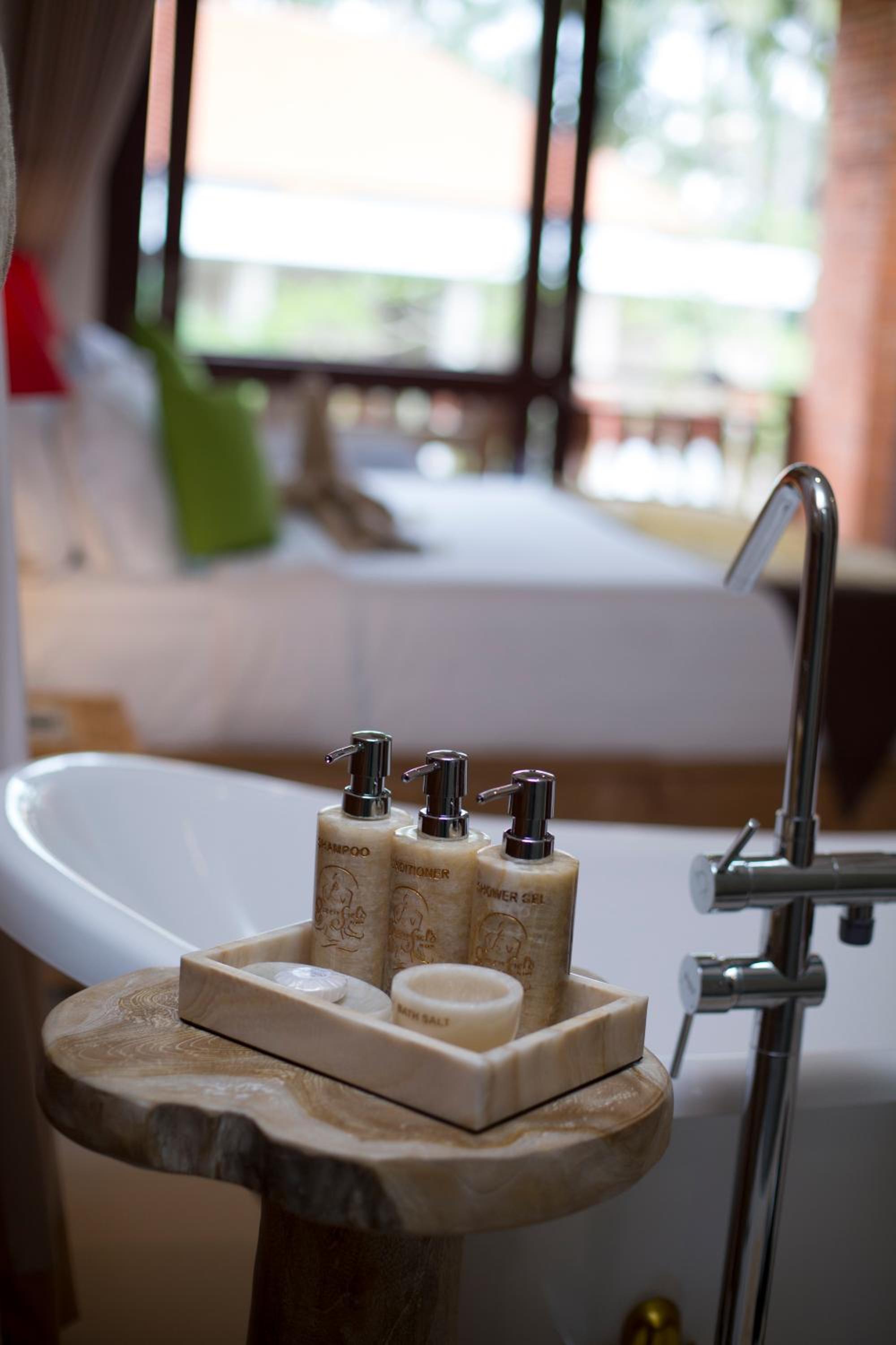 Deluxe Pool View Room with Free Daily Afternoon Tea photo 3