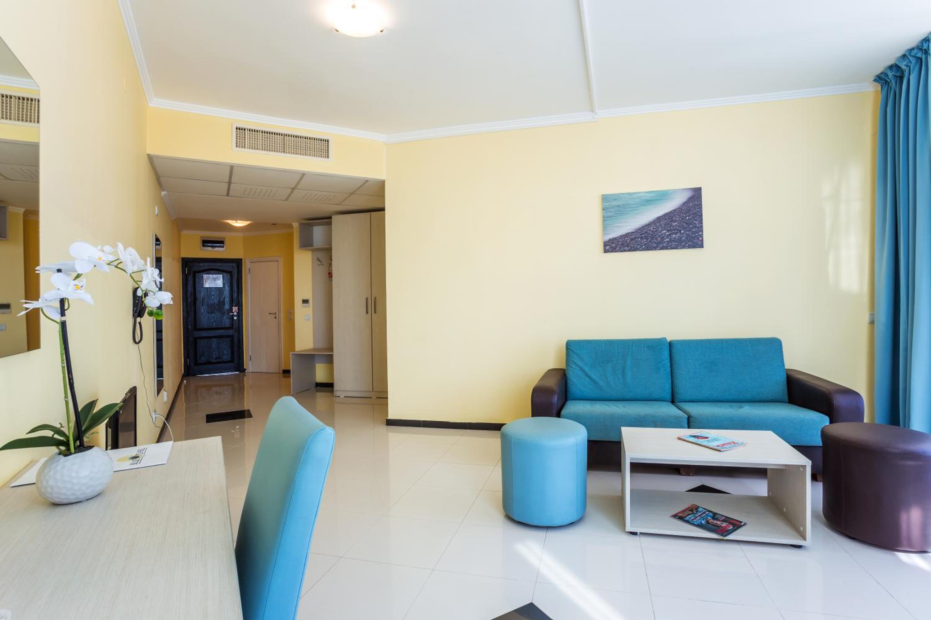 One-Bedroom Suite With Balcony (2 Adults + 2 Children) thumbnail 5
