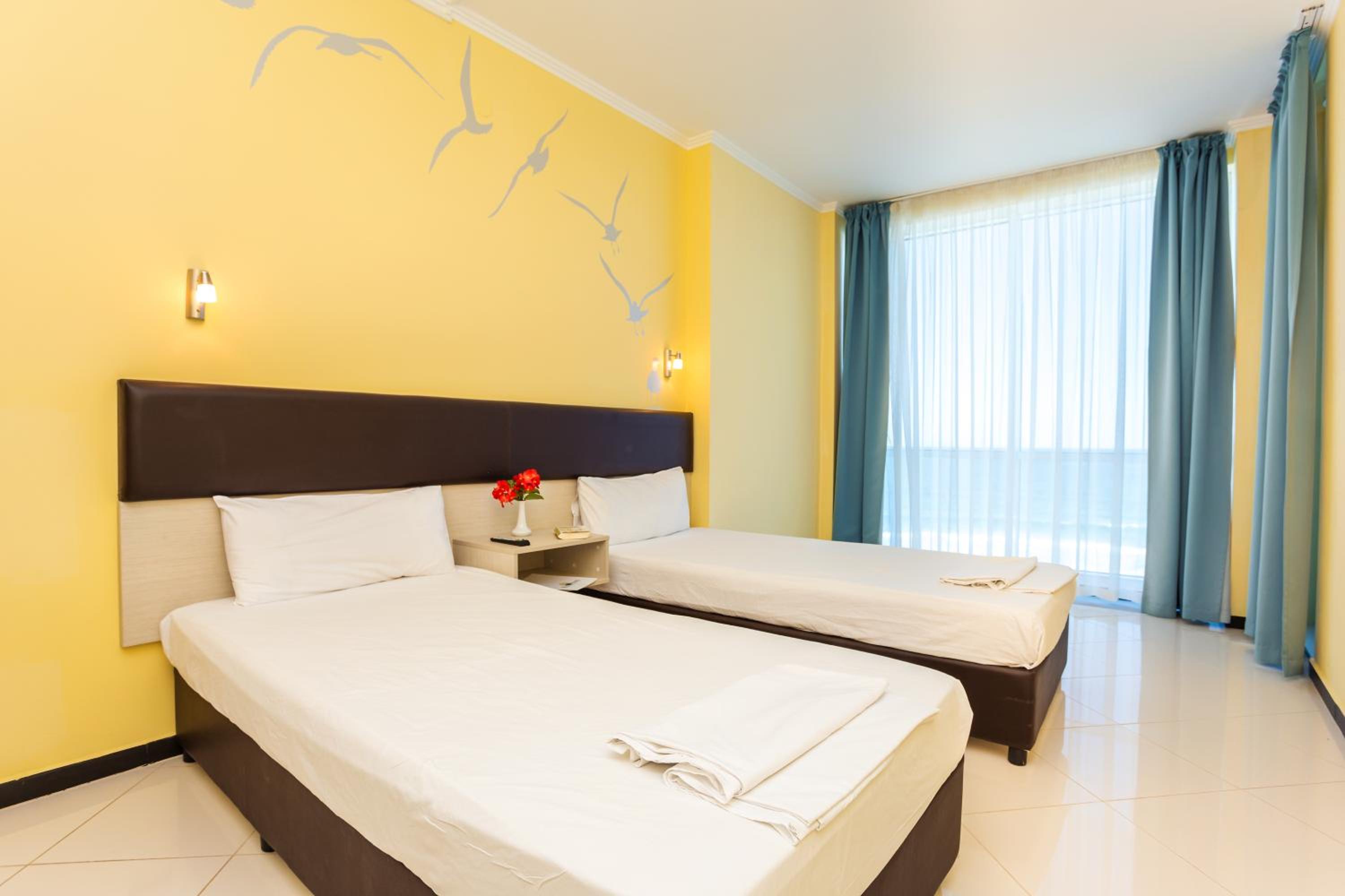 One-Bedroom Suite thumbnail 6