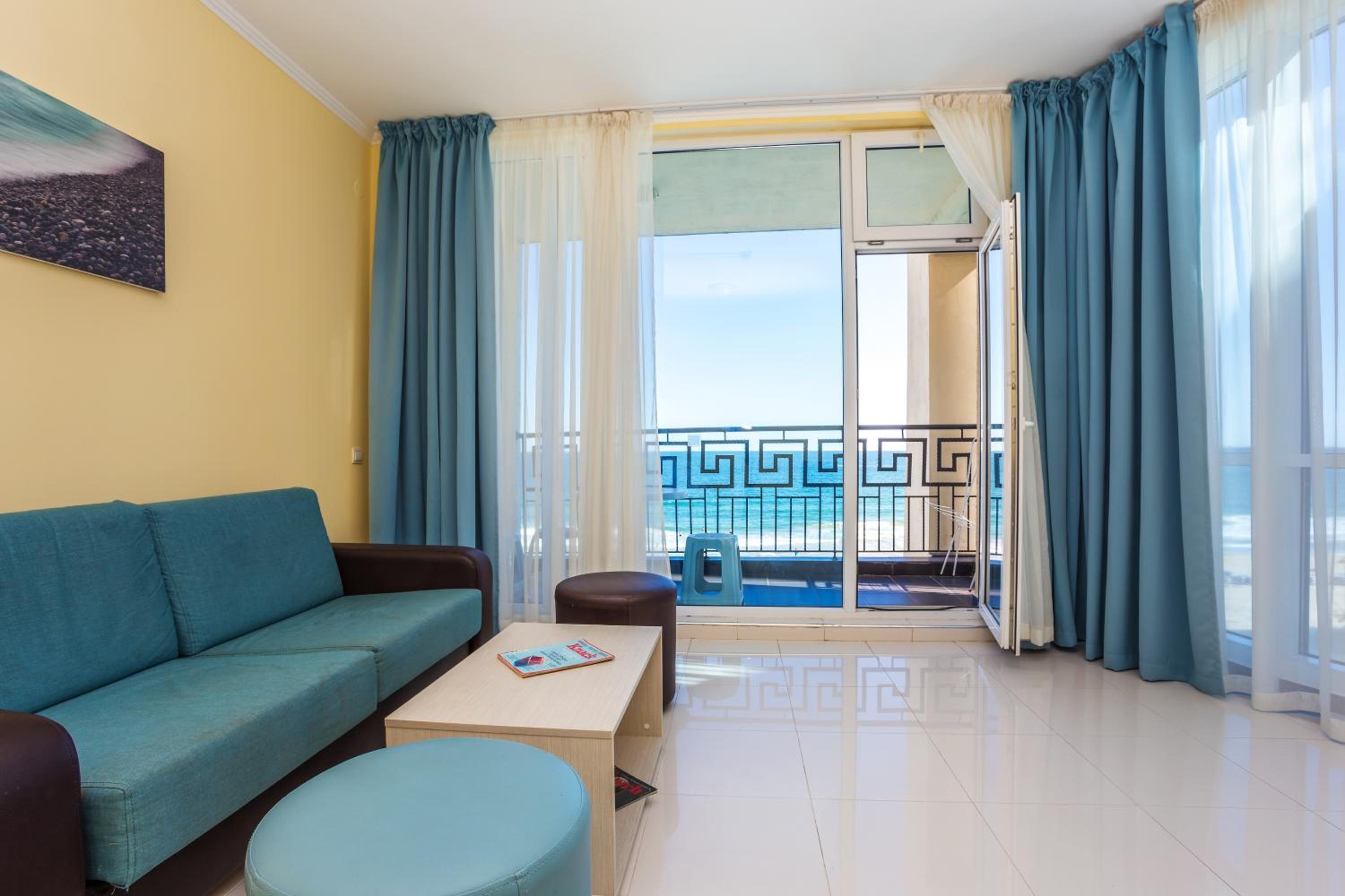 Two-Bedroom Suite With Free Parking Included thumbnail 5