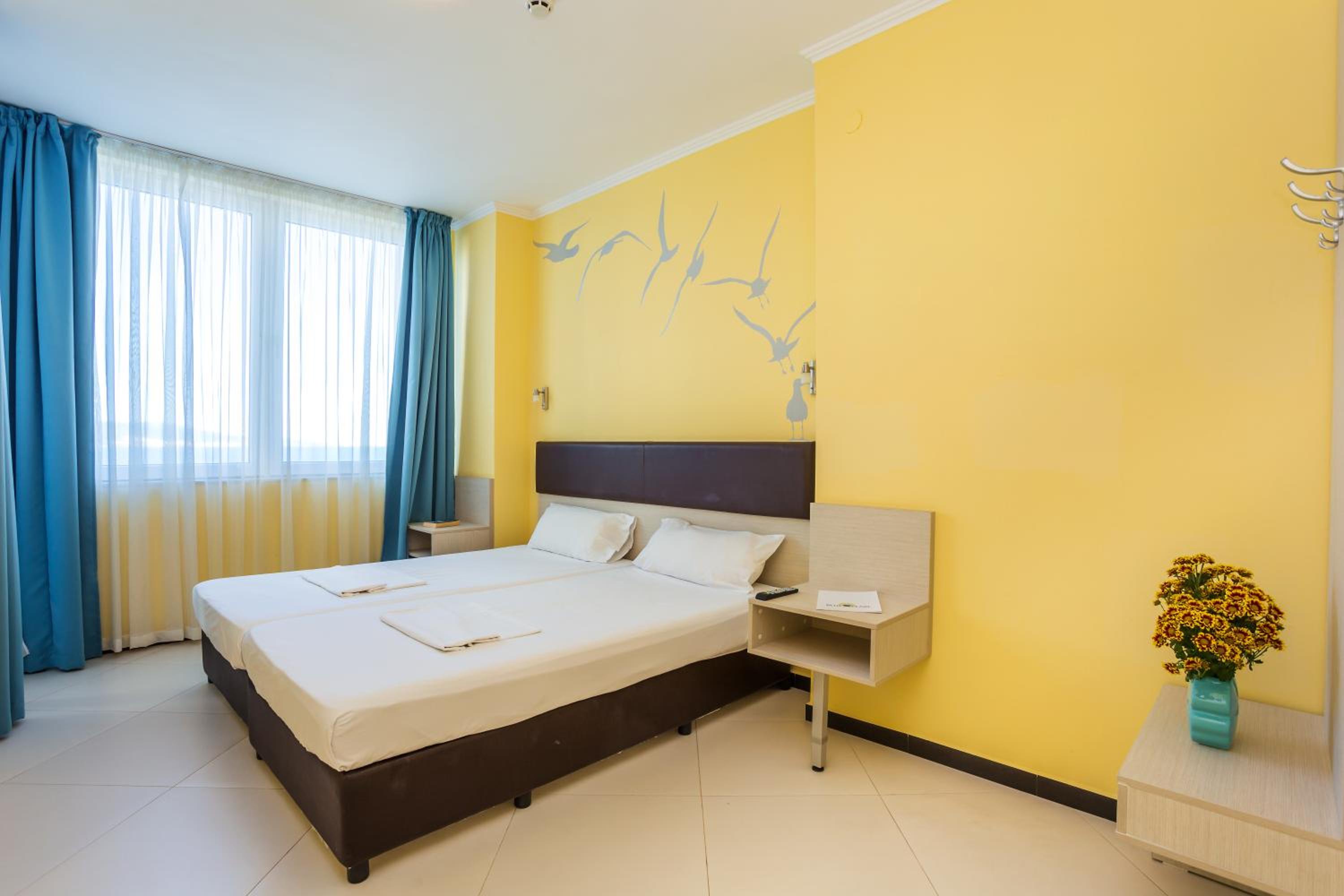 One-Bedroom Suite With Balcony (2 Adults + 2 Children) thumbnail 6