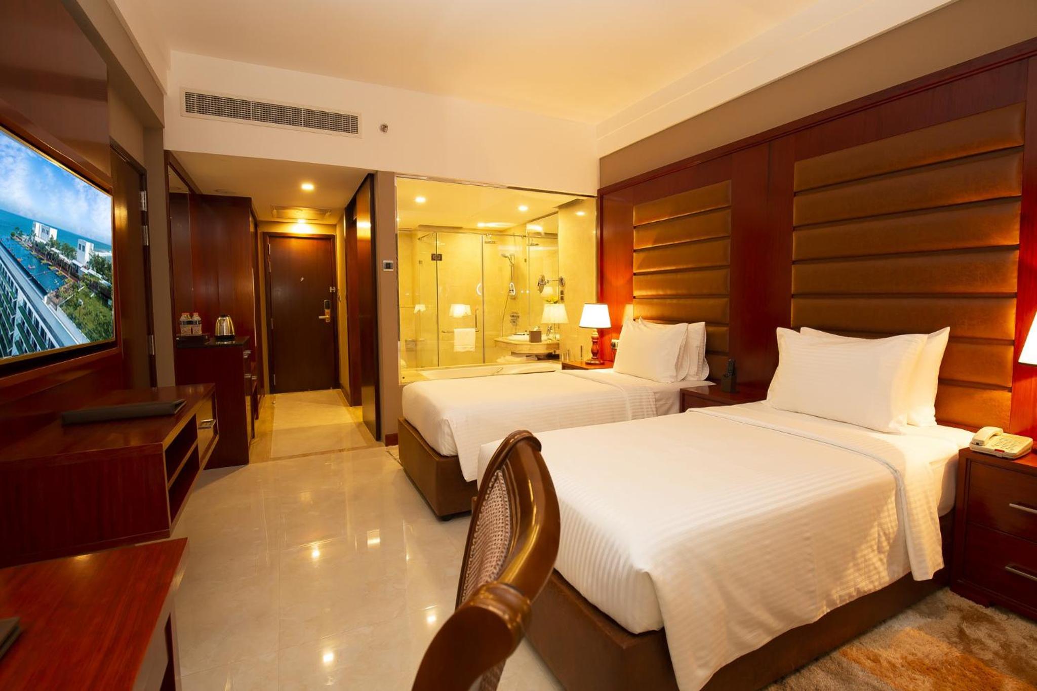 Signature Sea View Twin Room with Complimentary City Tour & Access to Beach Lounge - Photo 1