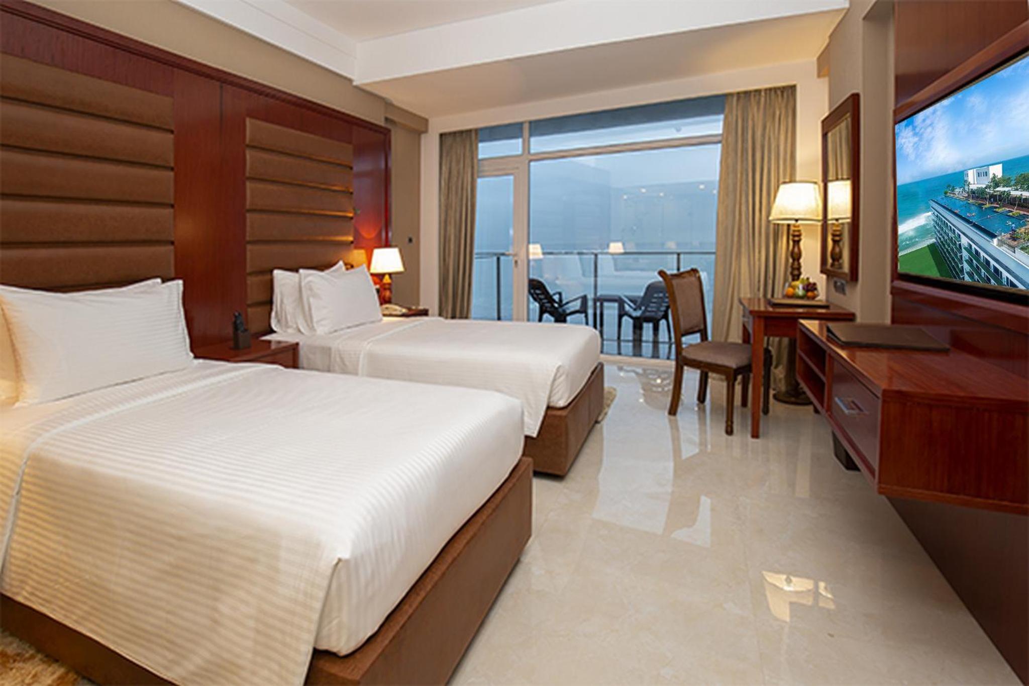 Signature Sea View Twin Room with Complimentary City Tour & Access to Beach Lounge - Photo 4