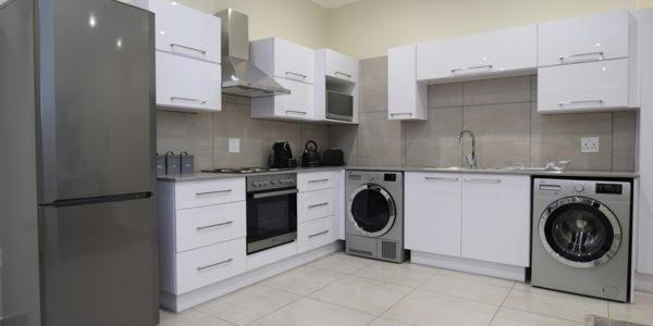 Three-Bedroom Apartment - Photo 7