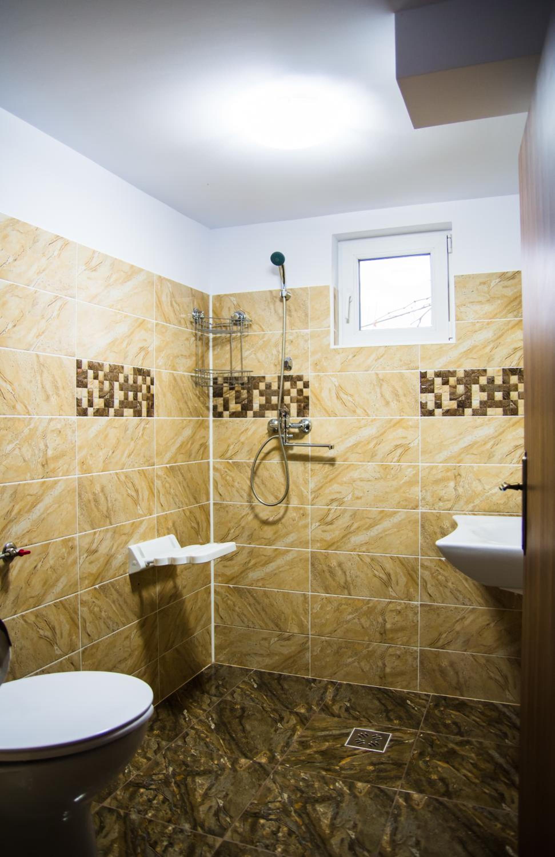 Apartment - Ground Floor - Photo 4