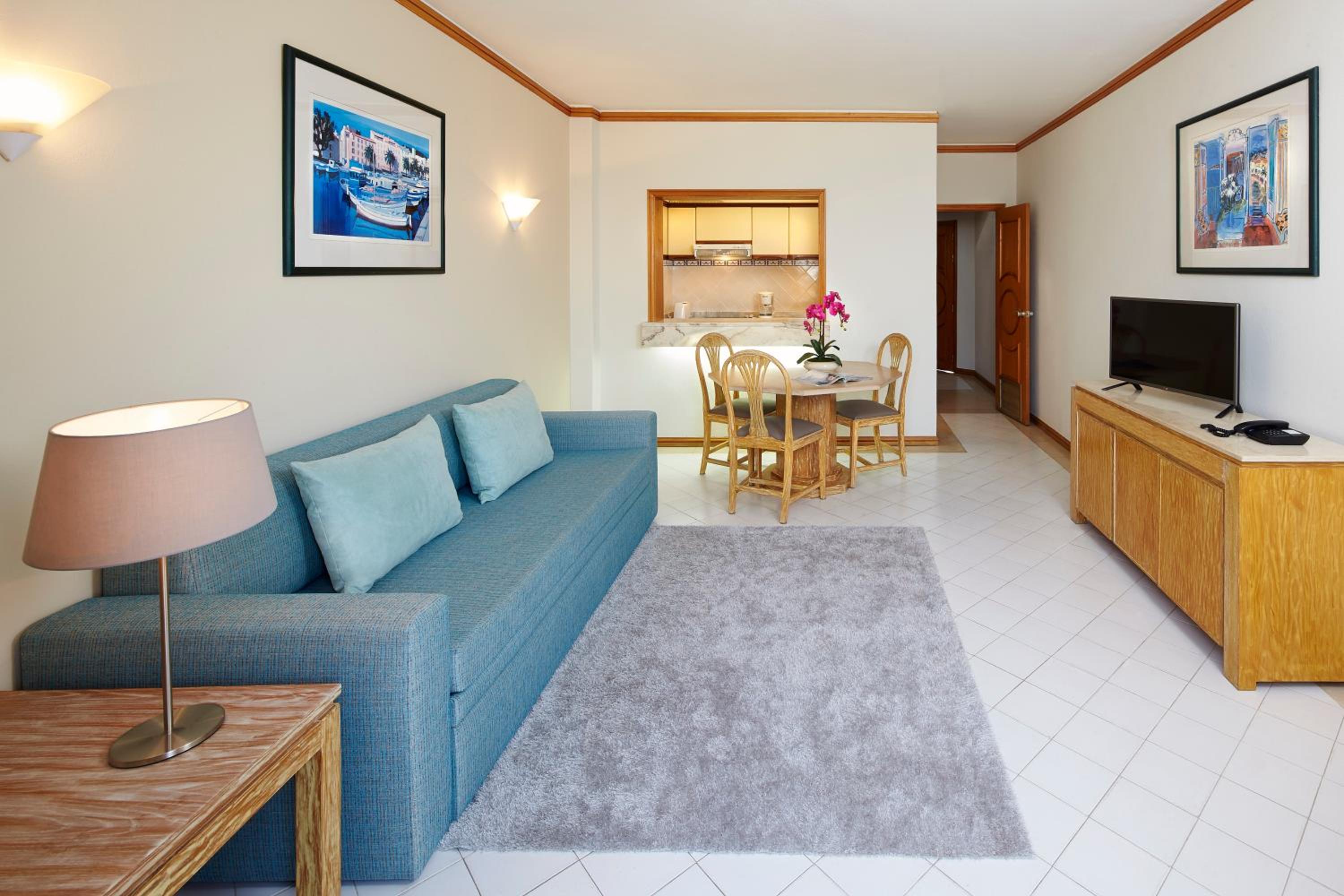 One-Bedroom Apartment - Photo 6