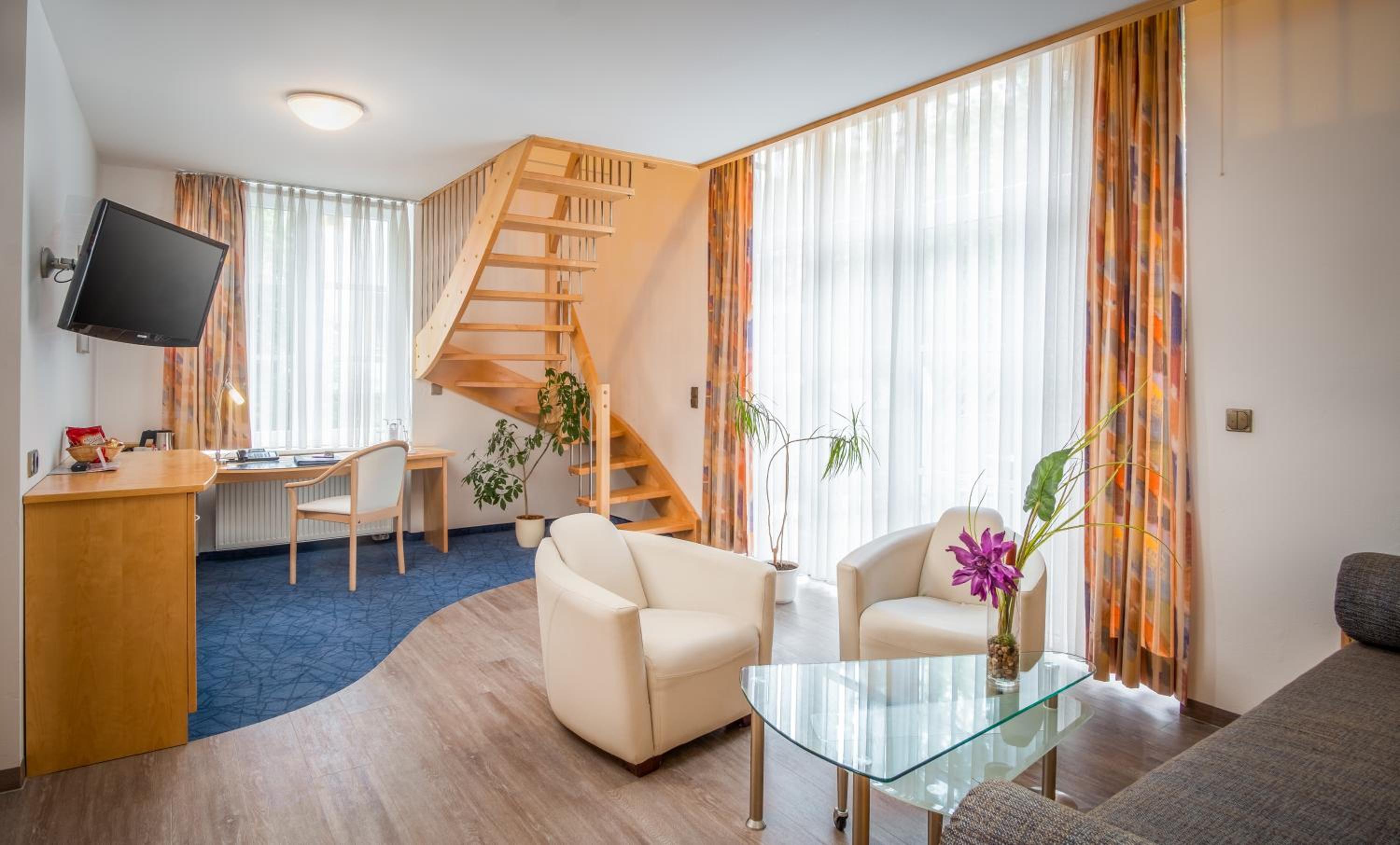 Suite - Photo 2