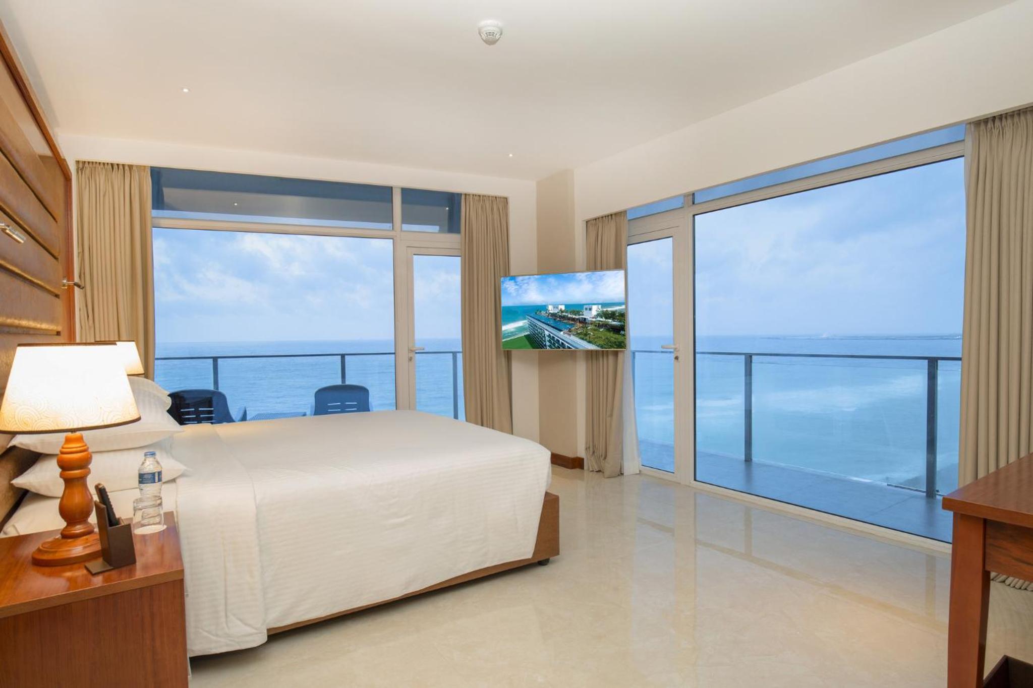 Suite de una habitación con vista al mar y recorrido por la ciudad gratuito y acceso al salón de playa.