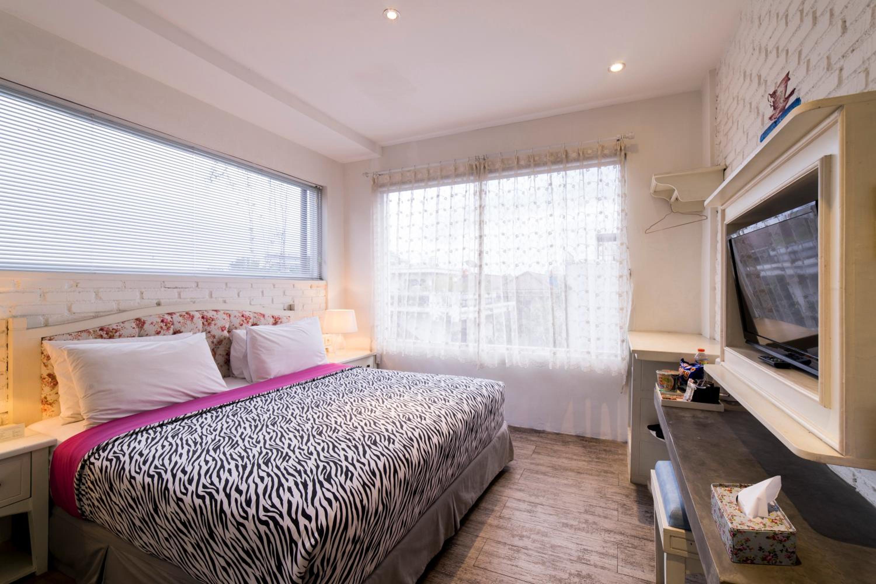 Deluxe French photo 3