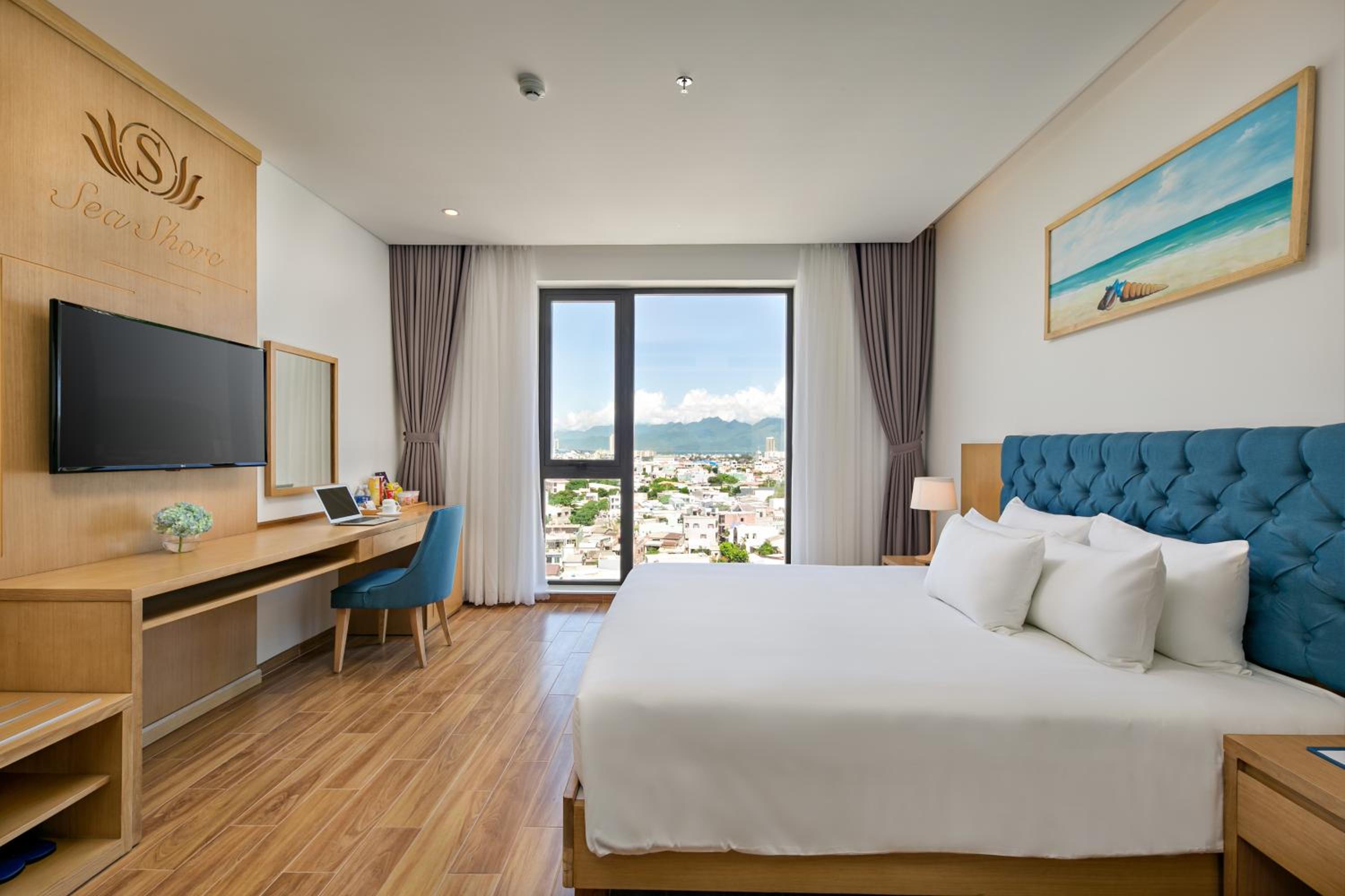 Deluxe Double Room with City View photo 1