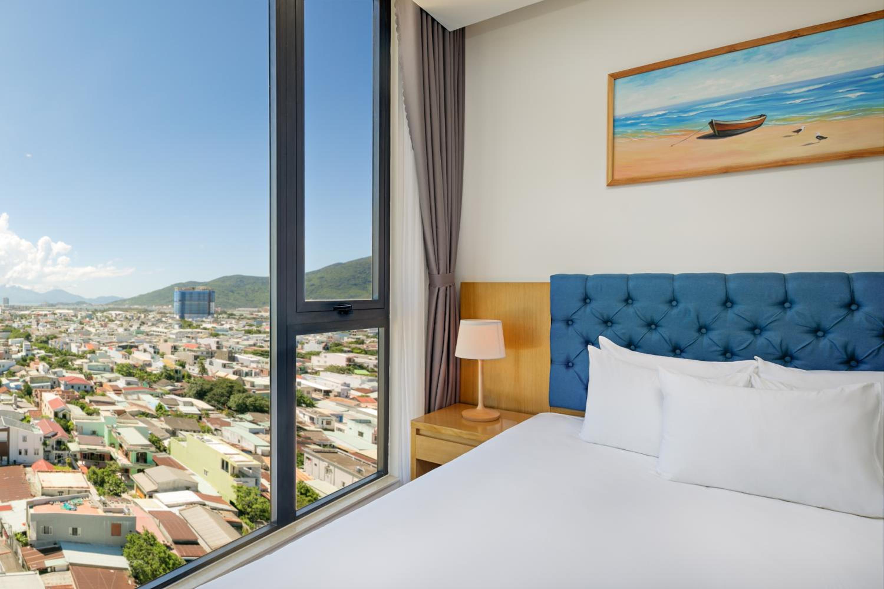 Deluxe Double Room with City View photo 2