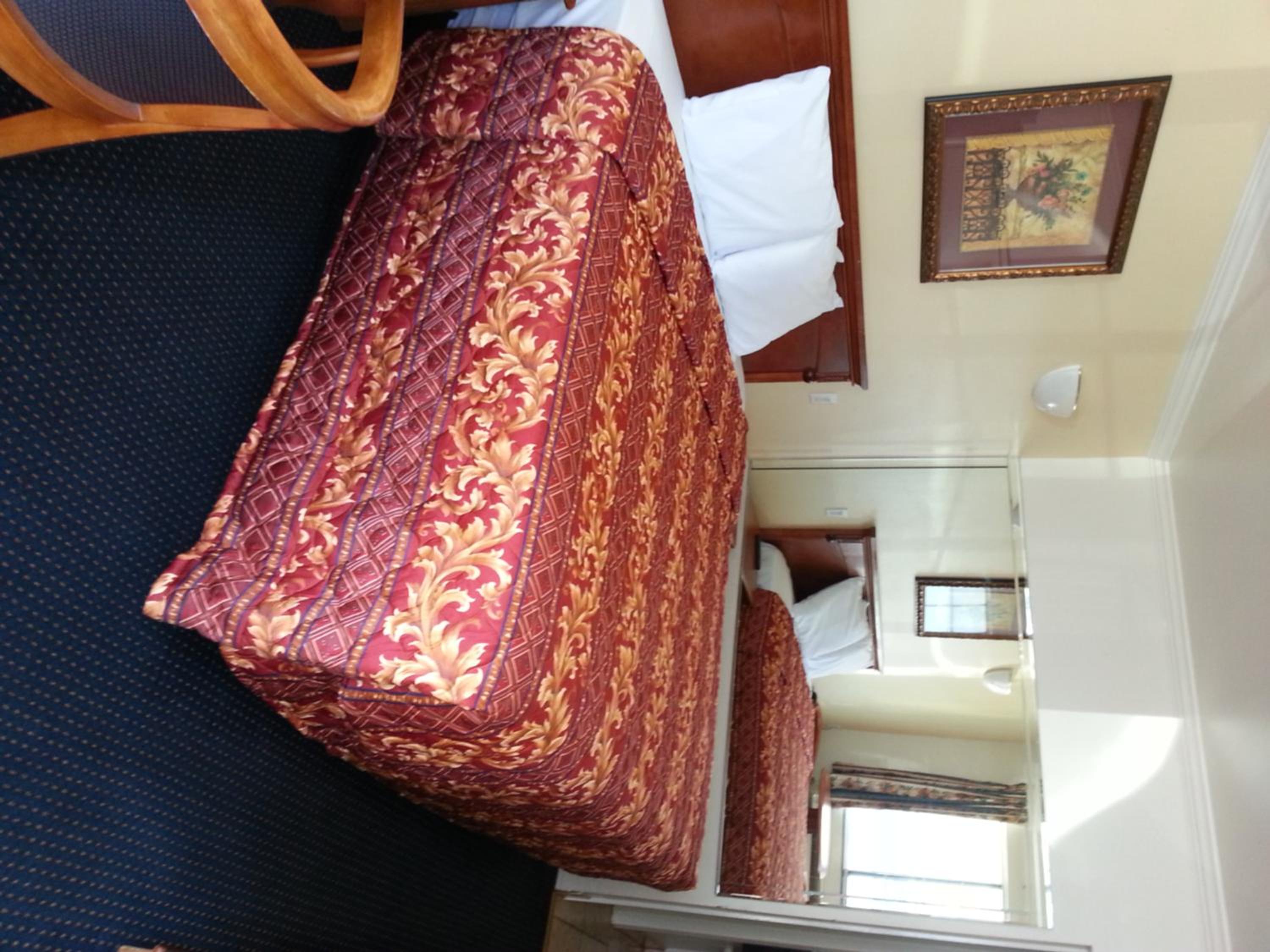 Deluxe King Room - Photo 11