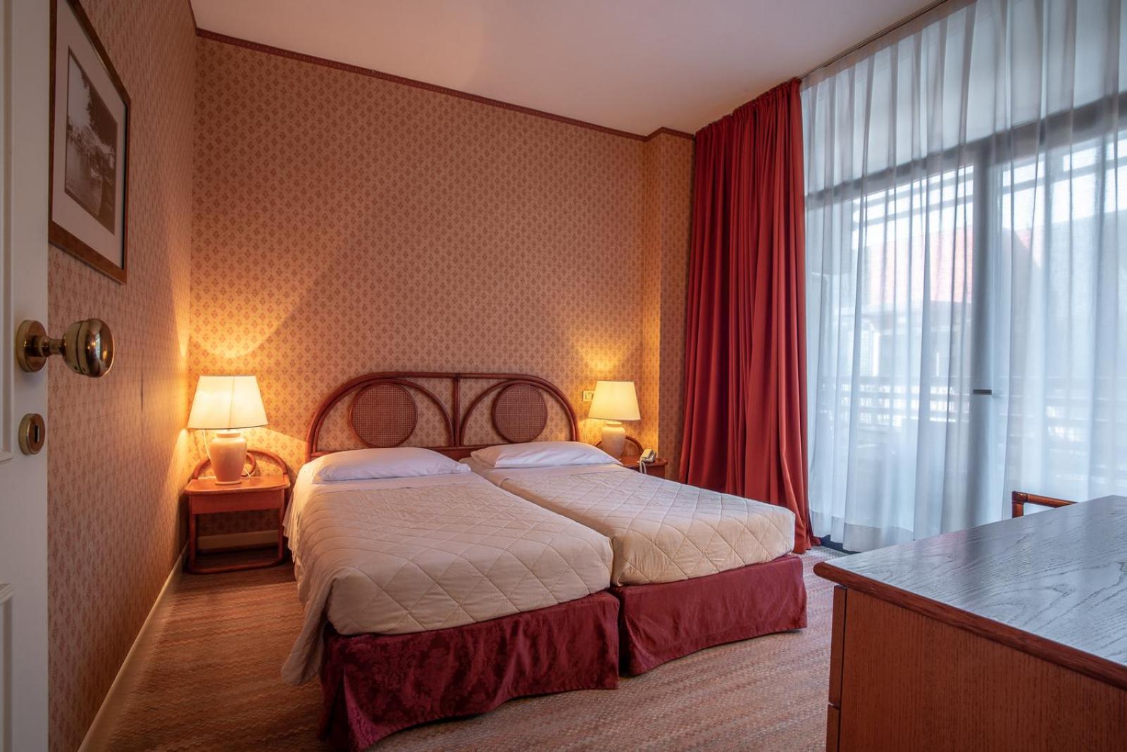 Standard Junior Suite - Photo 11