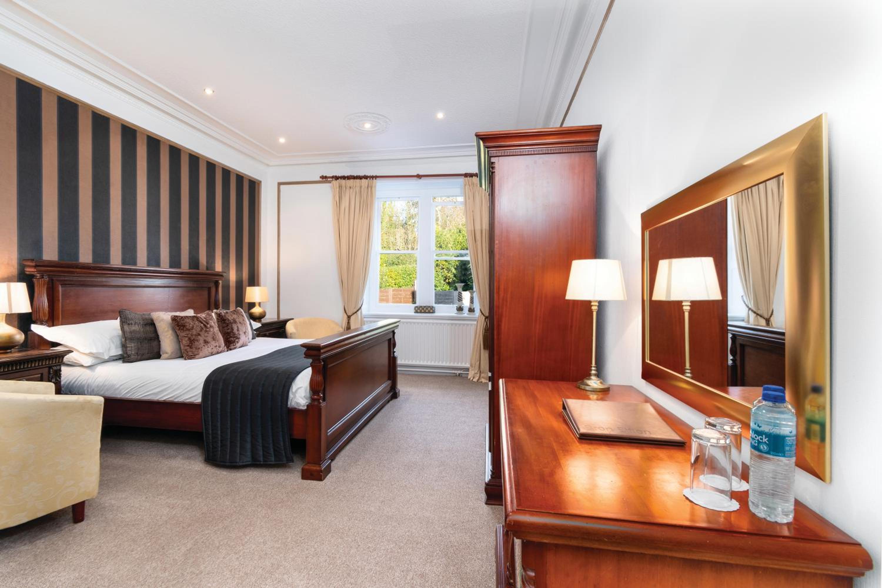 Deluxe King Room photo 3