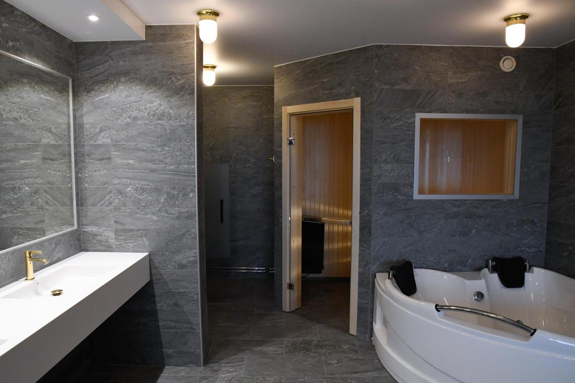 Superior Suite with Sea View - Photo 2
