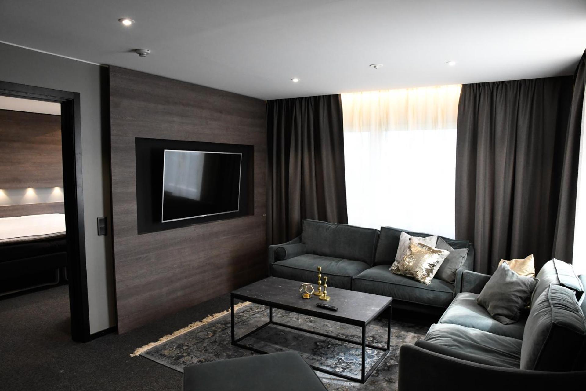 Superior Suite with Sea View - Photo 4