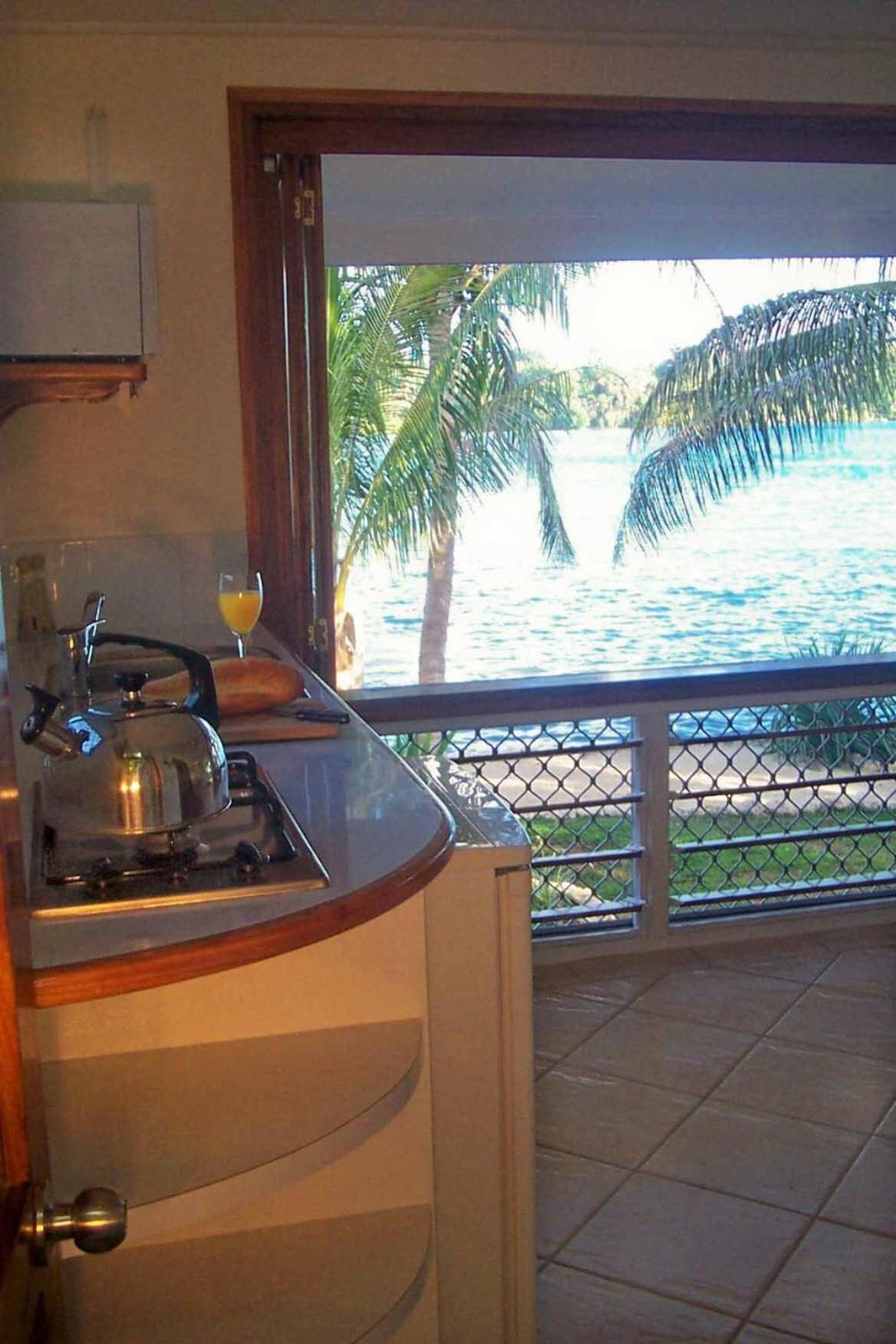 Two-Bedroom Bungalow with Lagoon View photo 2
