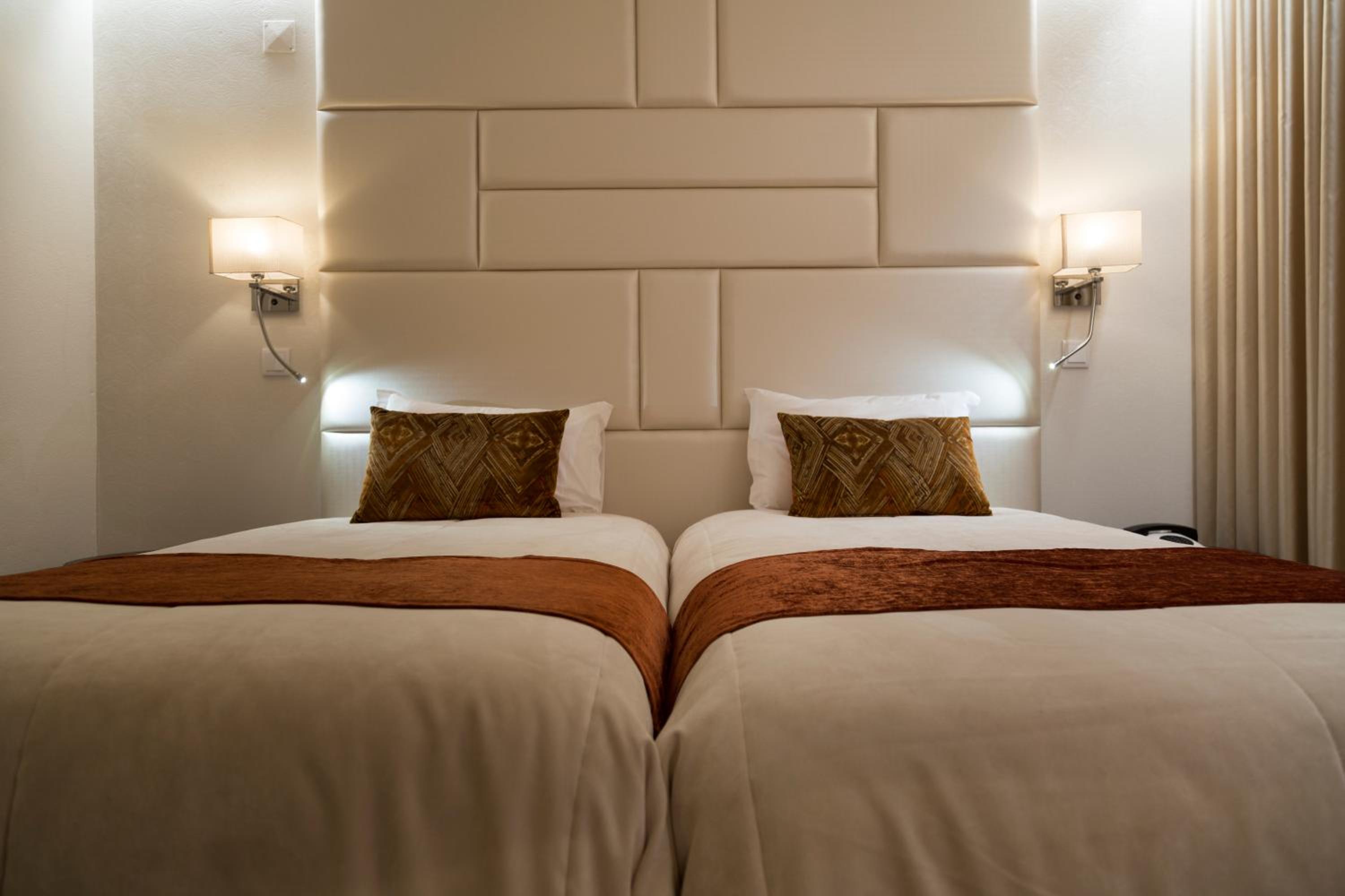 Twin Room - Photo 8