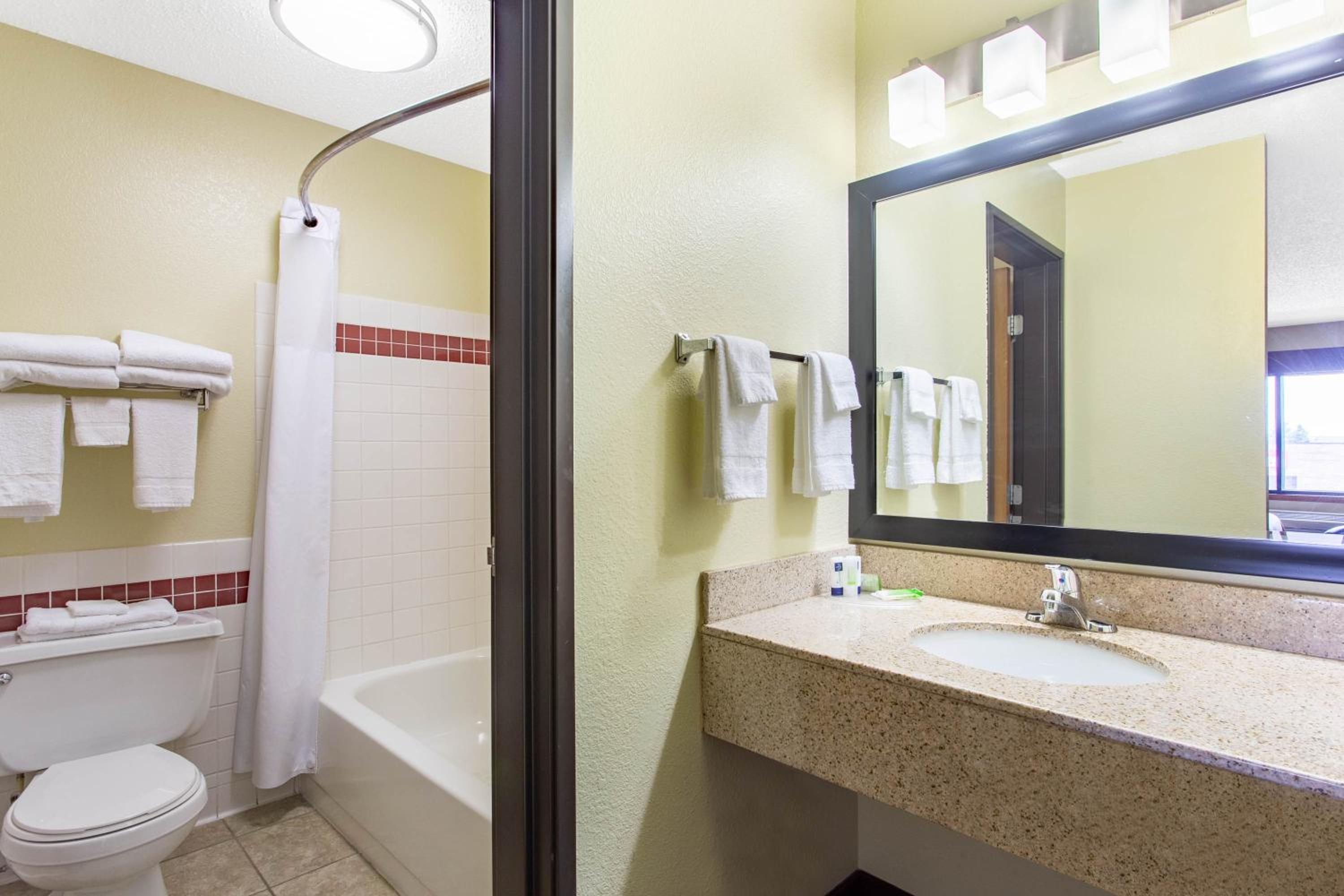 King Room - Mobility Access/Non-Smoking - Photo 2