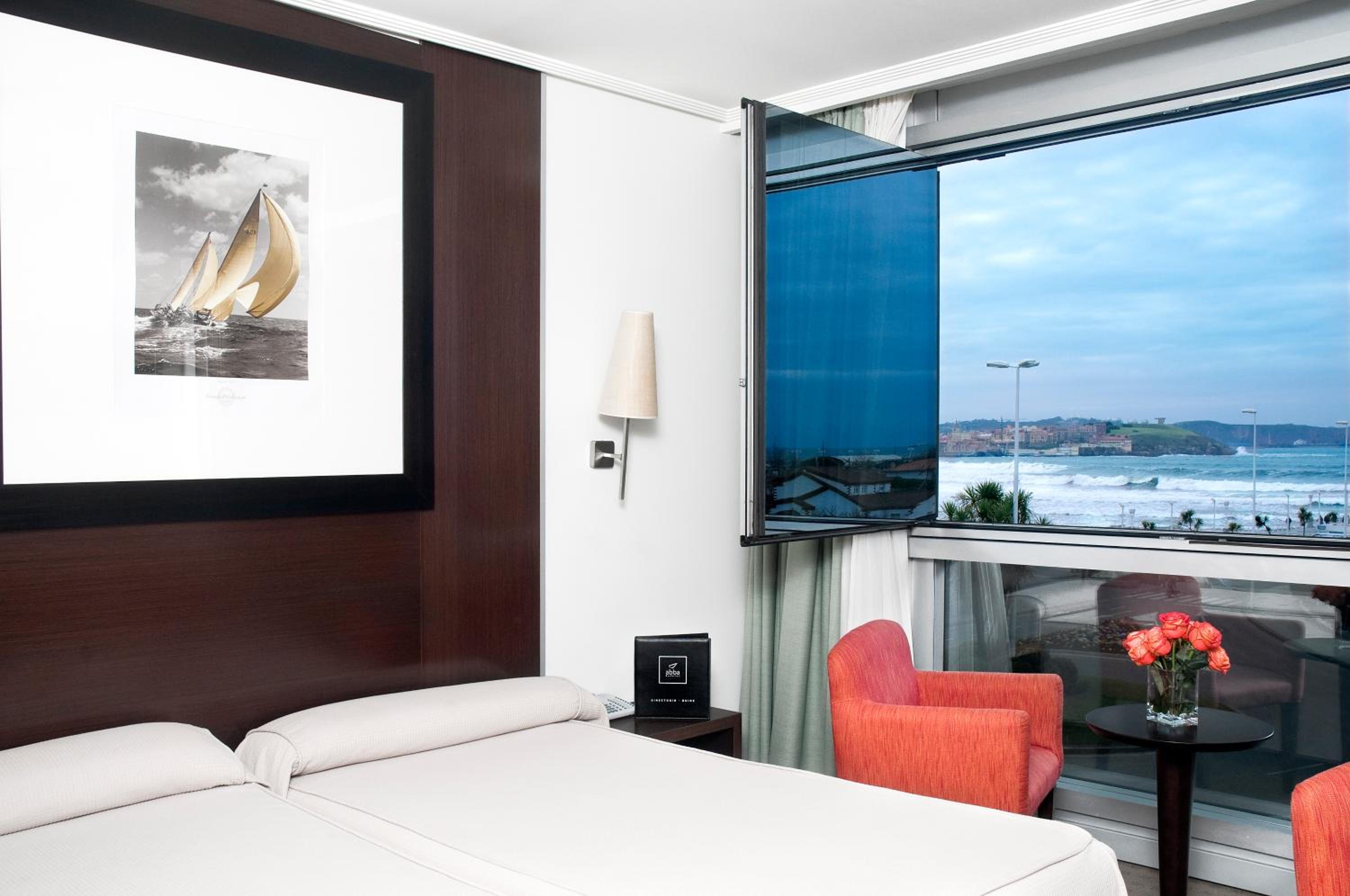 Twin Room with Sea View - Photo 6
