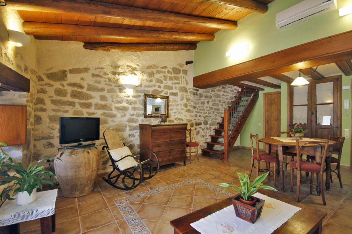 Maisonette with Jacuzzi photo 2