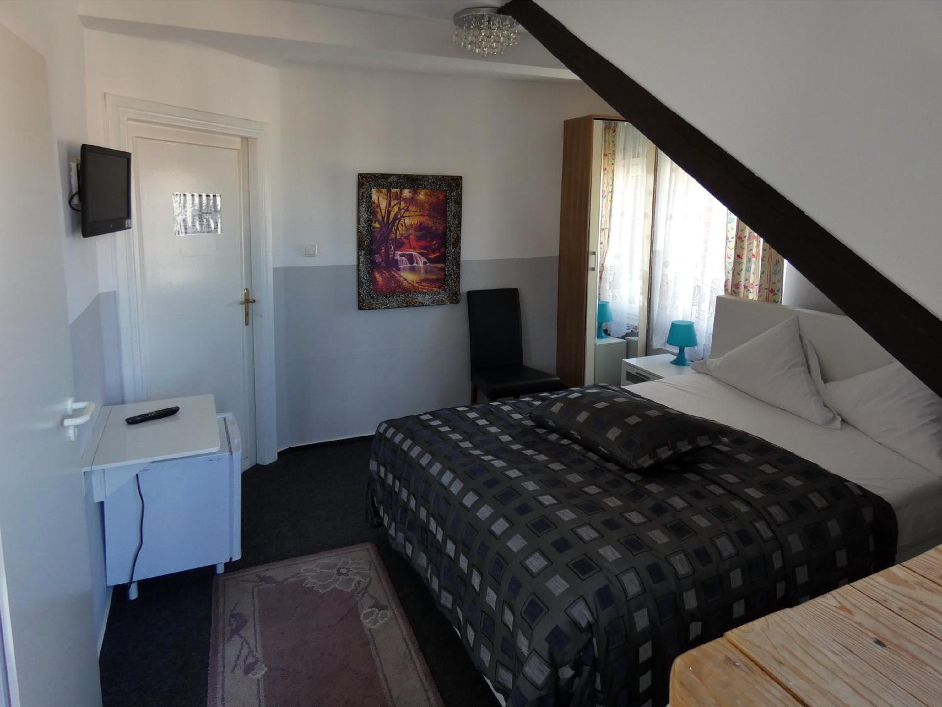 Double Room - Photo 6