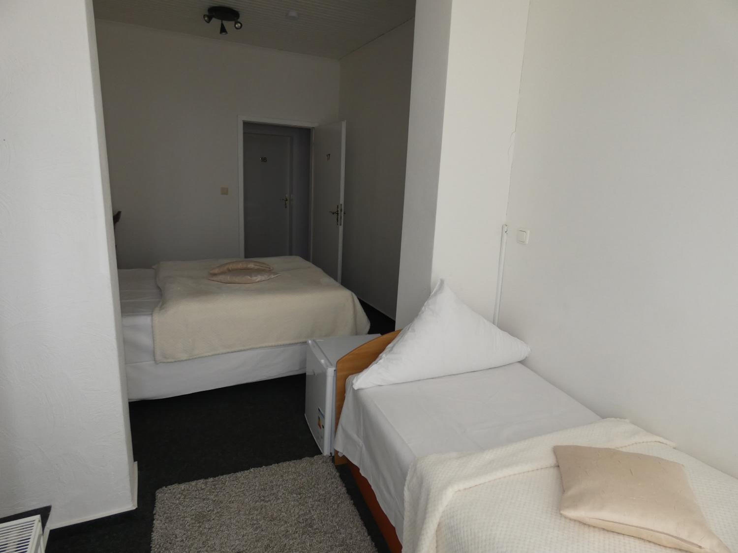 Triple Room - Photo 6
