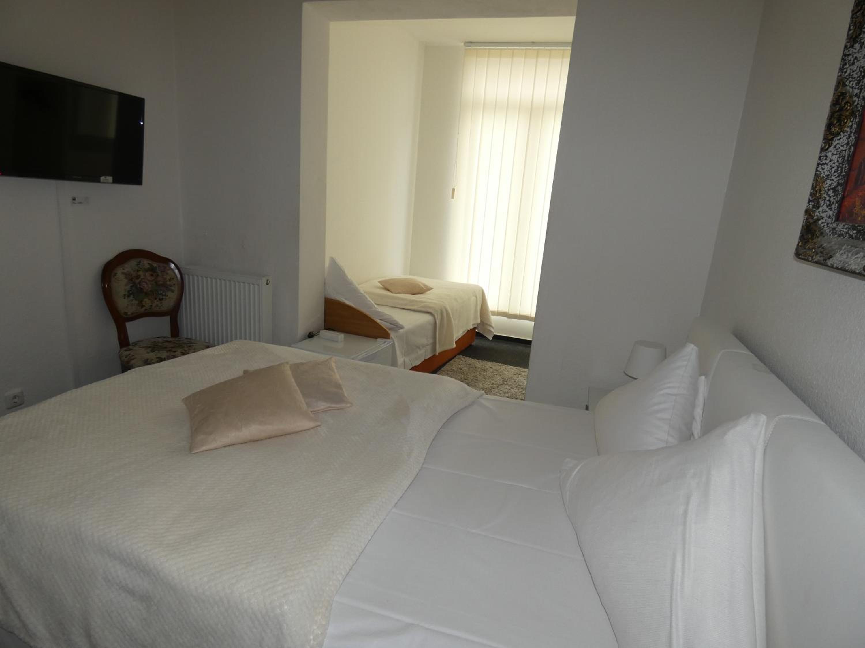 Triple Room - Photo 7