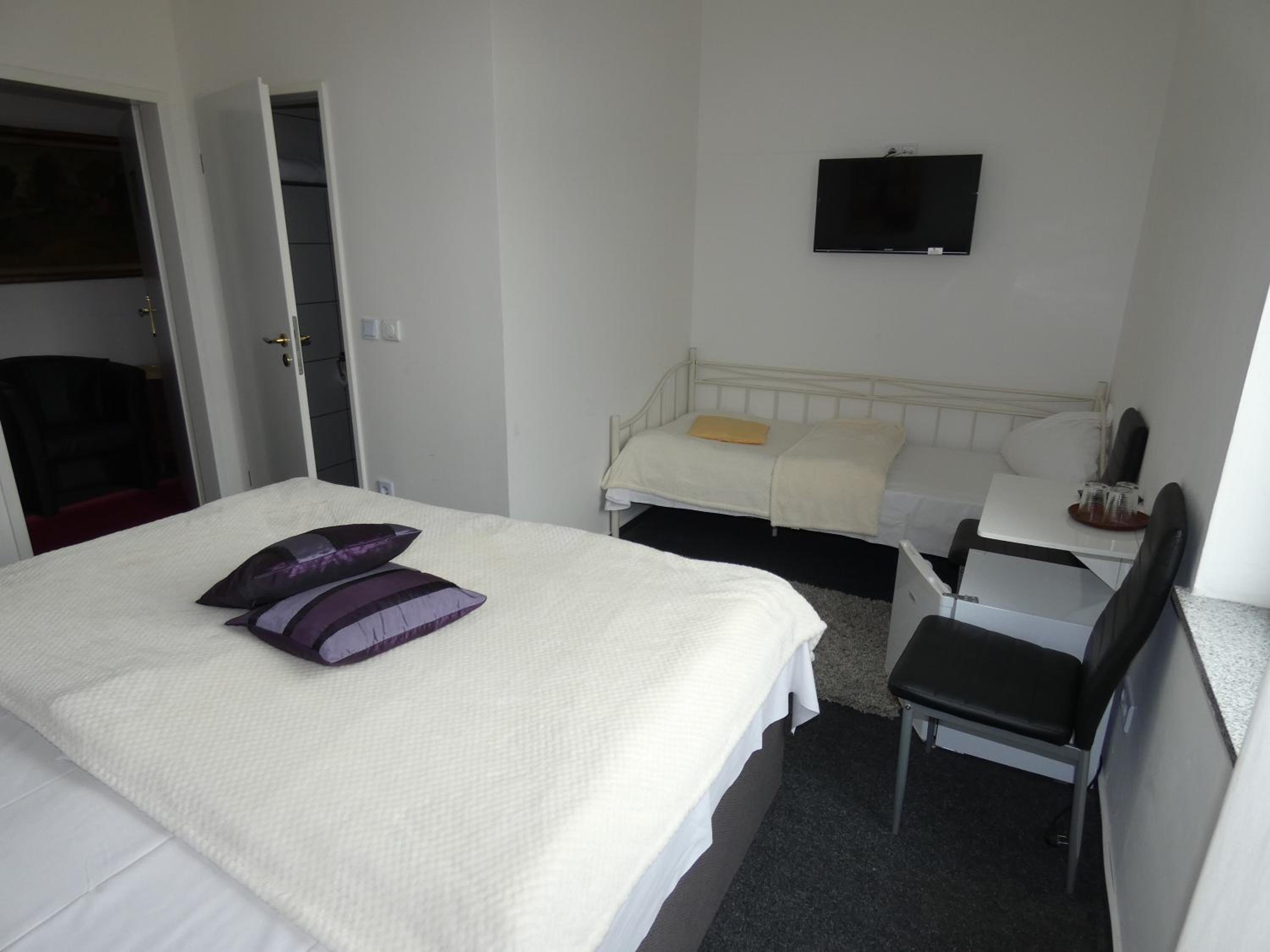 Triple Room - Photo 1