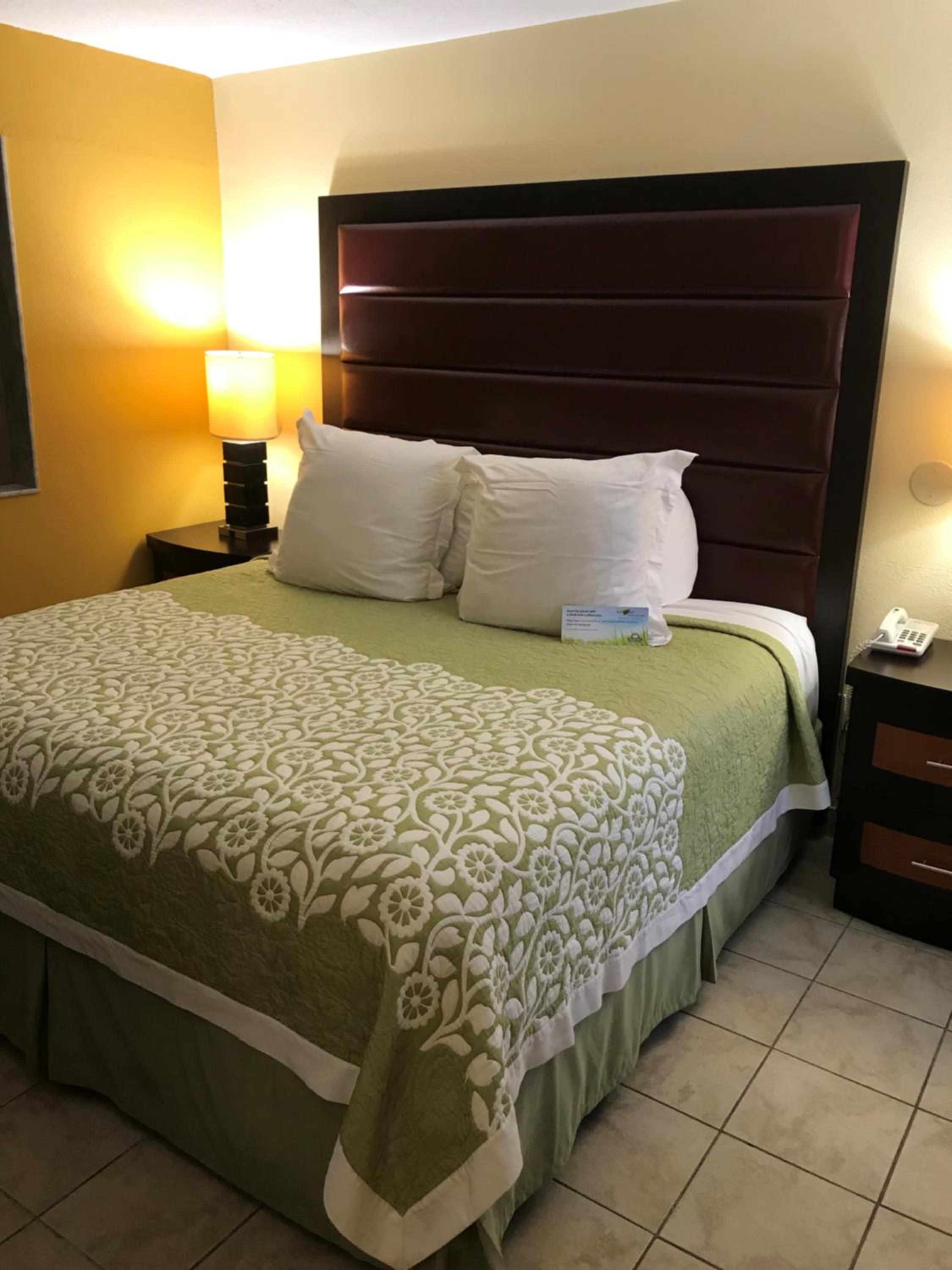 1 King Bed, Deluxe Suite, First Floor, Non-Smoking
