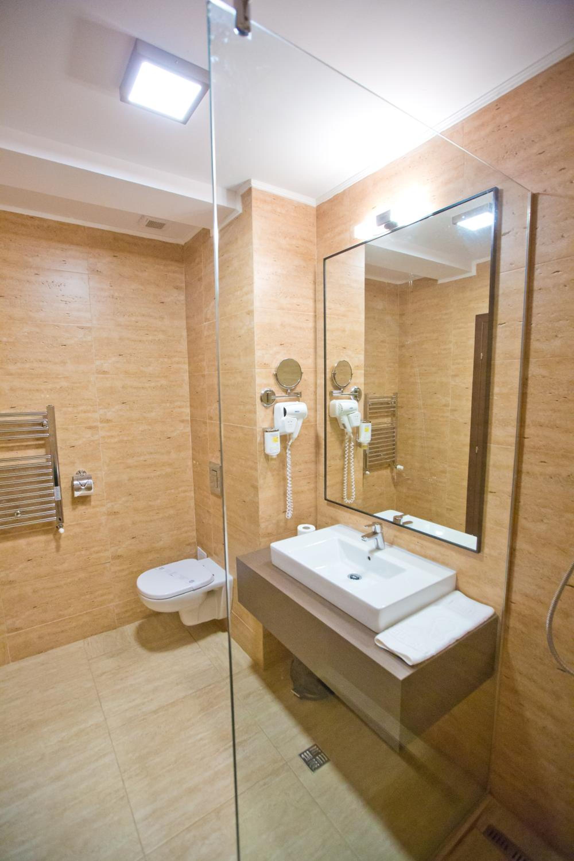 Deluxe Double Room - Photo 12
