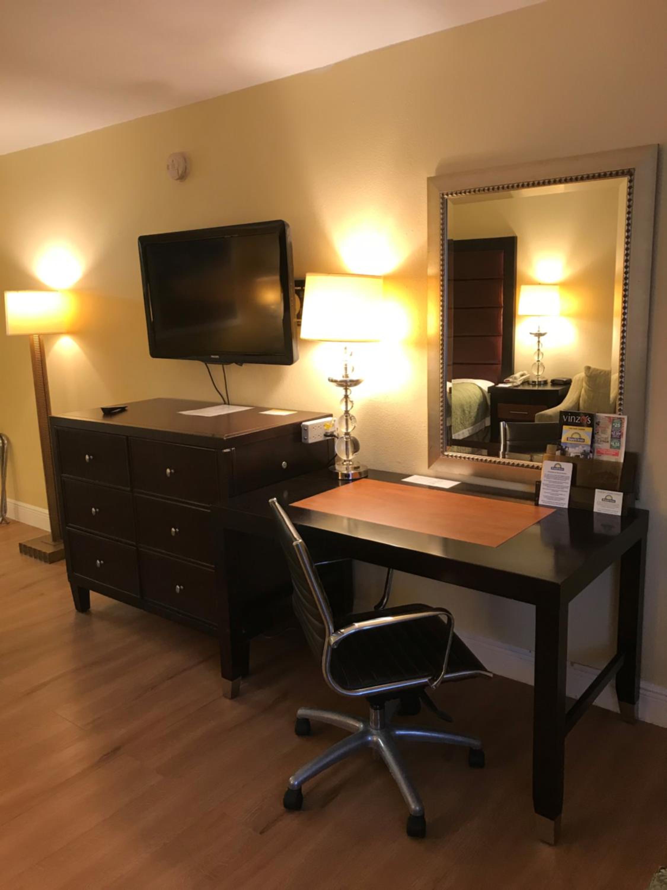 King Room - Non-Smoking