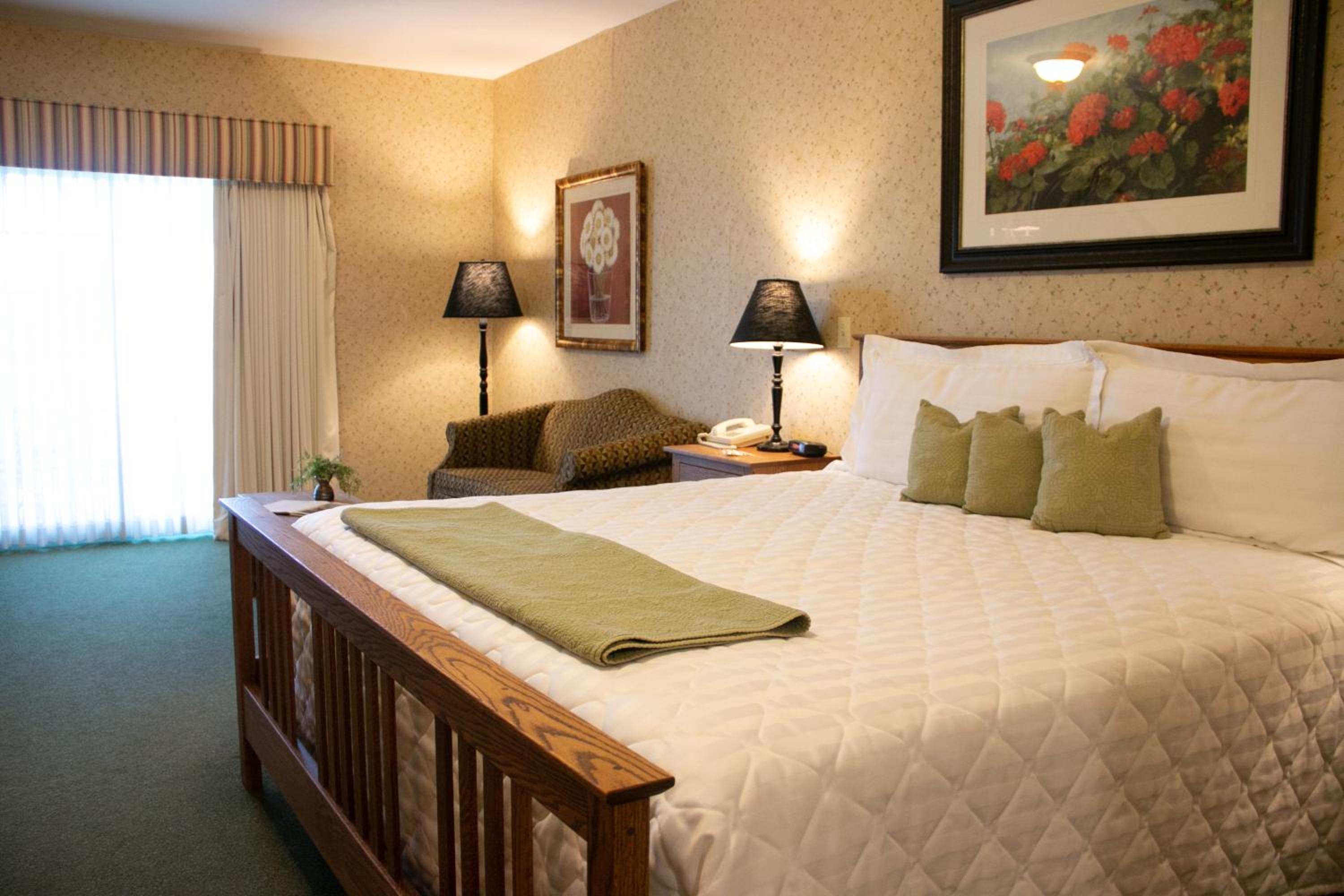 Deluxe King Room photo 1
