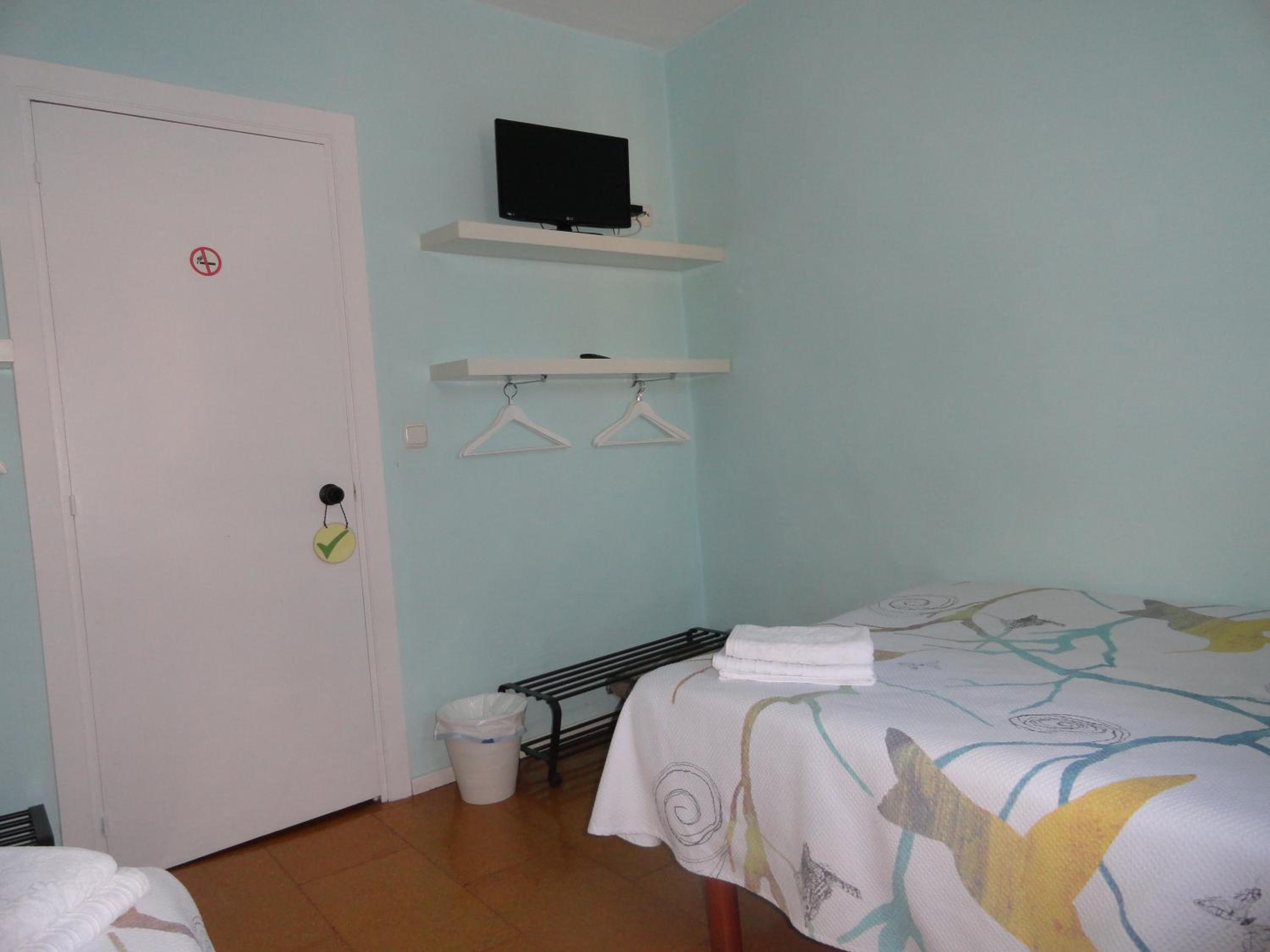 Twin Room With Shared Bathroom photo 2