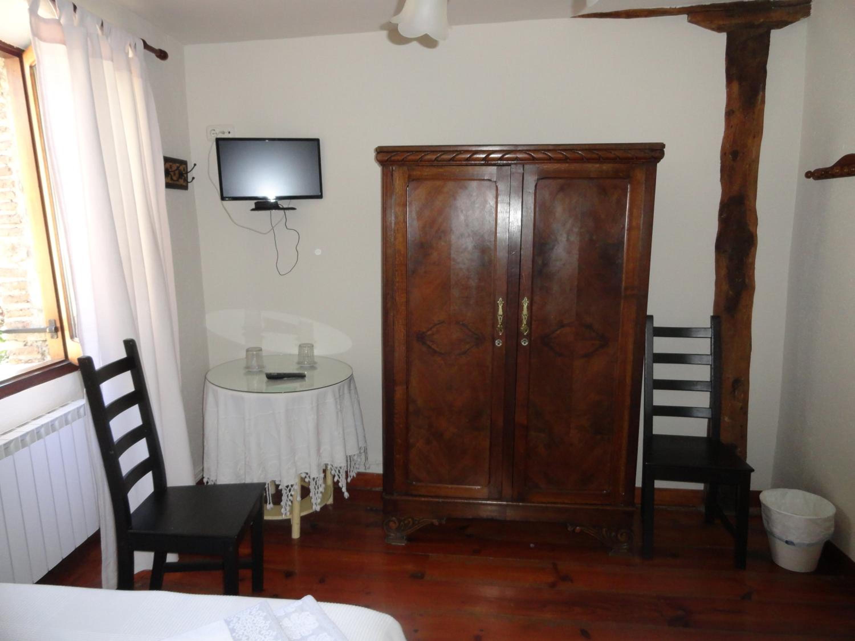 Standard Twin Room With Shared Bathroom photo 2